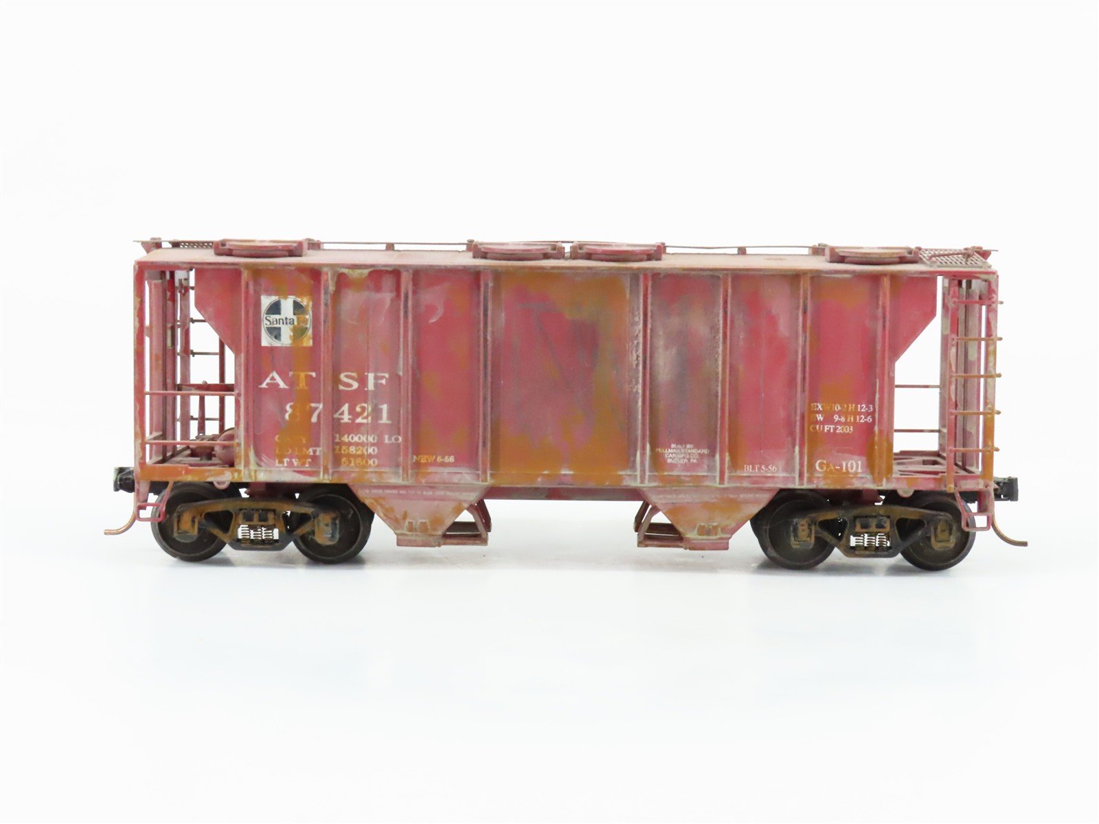 S Scale Showcase ATSF Santa Fe 2-Bay Covered Hopper #87421 Weathered