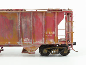 S Scale Showcase ATSF Santa Fe 2-Bay Covered Hopper #87421 Weathered