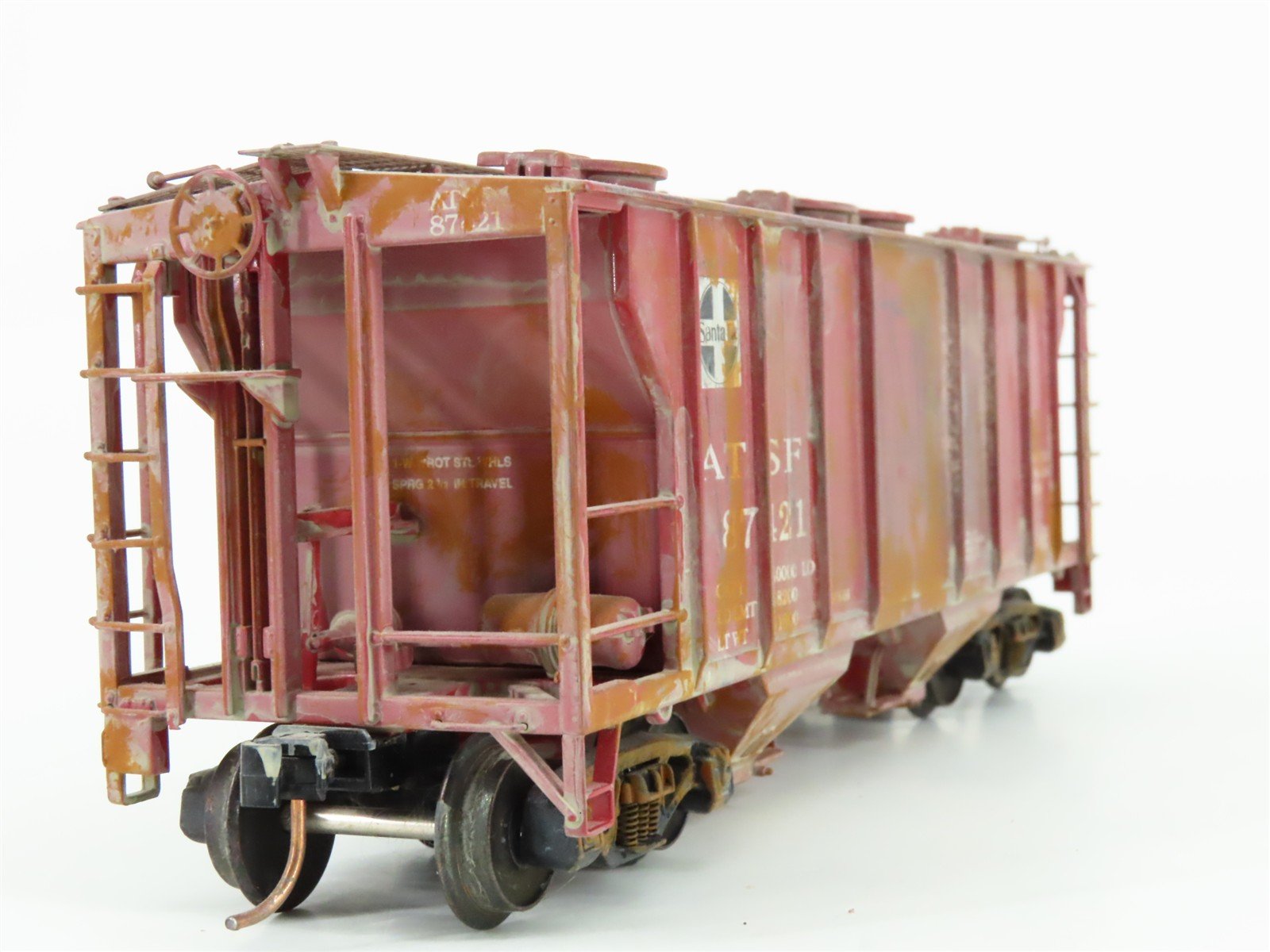 S Scale Showcase ATSF Santa Fe 2-Bay Covered Hopper #87421 Weathered
