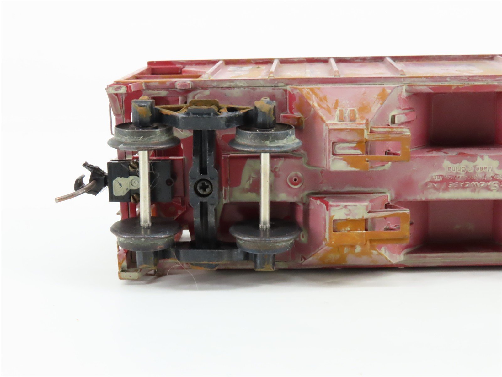 S Scale Showcase ATSF Santa Fe 2-Bay Covered Hopper #87421 Weathered