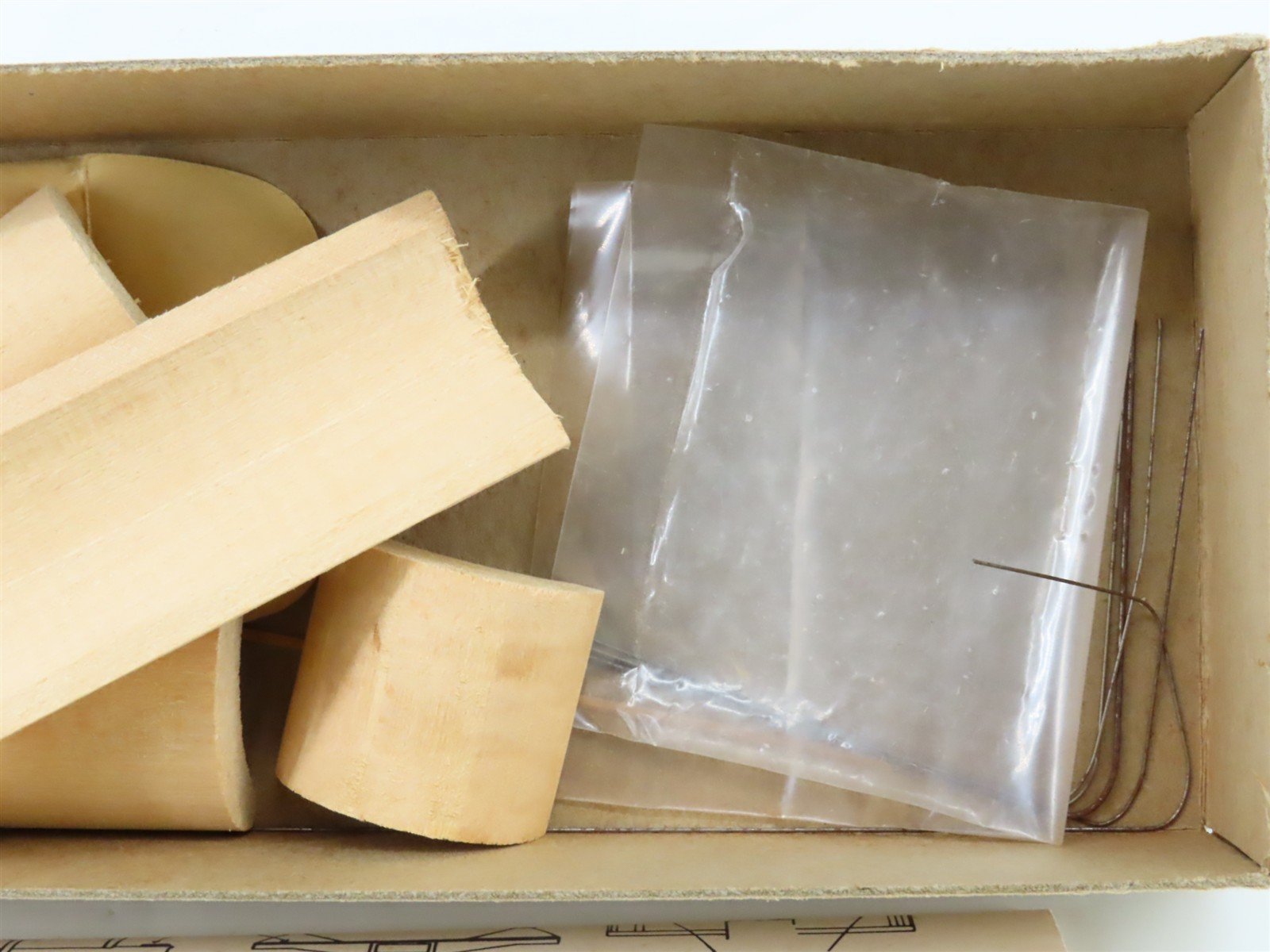 HO Scale Quality Craft U-1 UTLX Leasing 29' Changeable Tankcar Kit