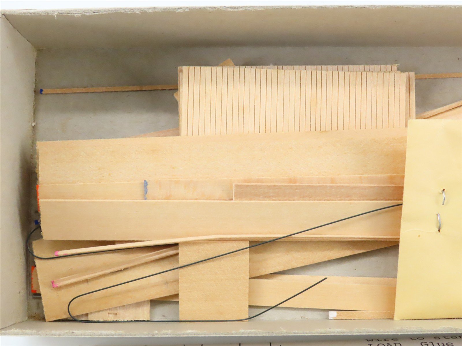HO Scale Quality Craft F-2 Trailer Train Bulkhead Flatcar Kit