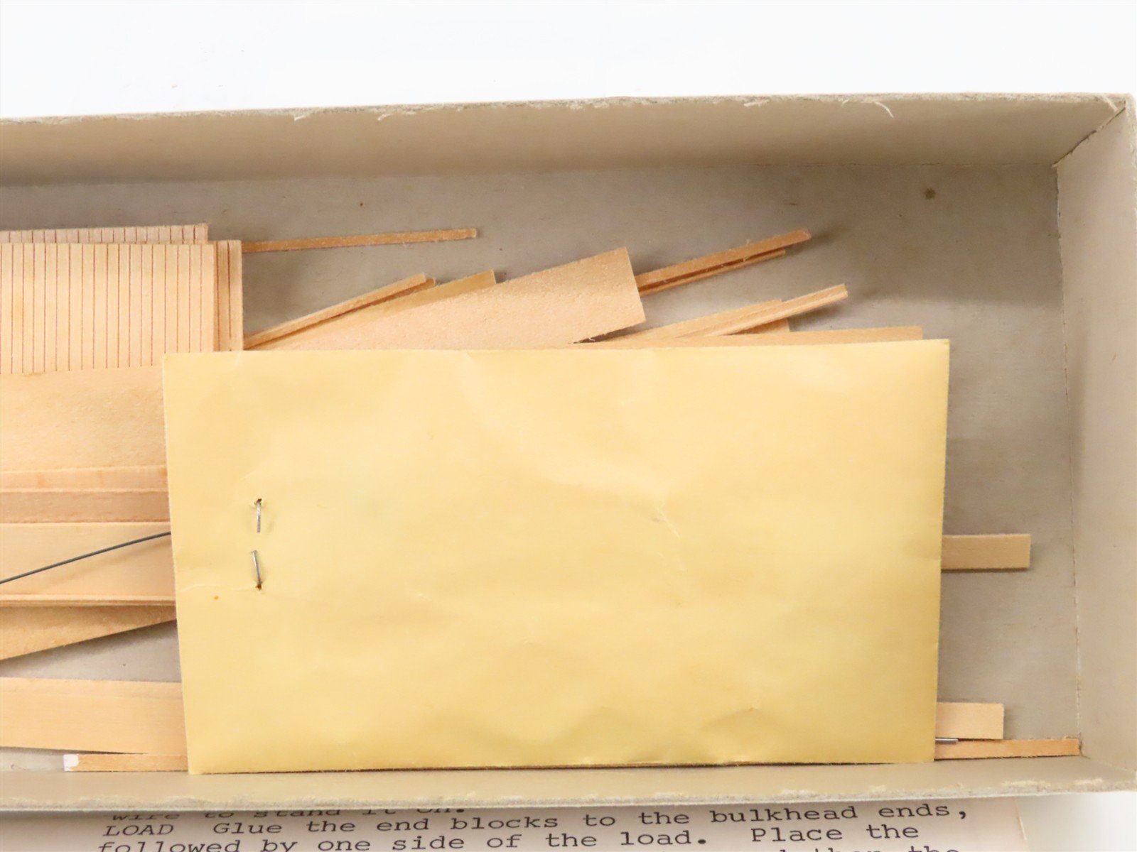 HO Scale Quality Craft F-2 Trailer Train Bulkhead Flatcar Kit