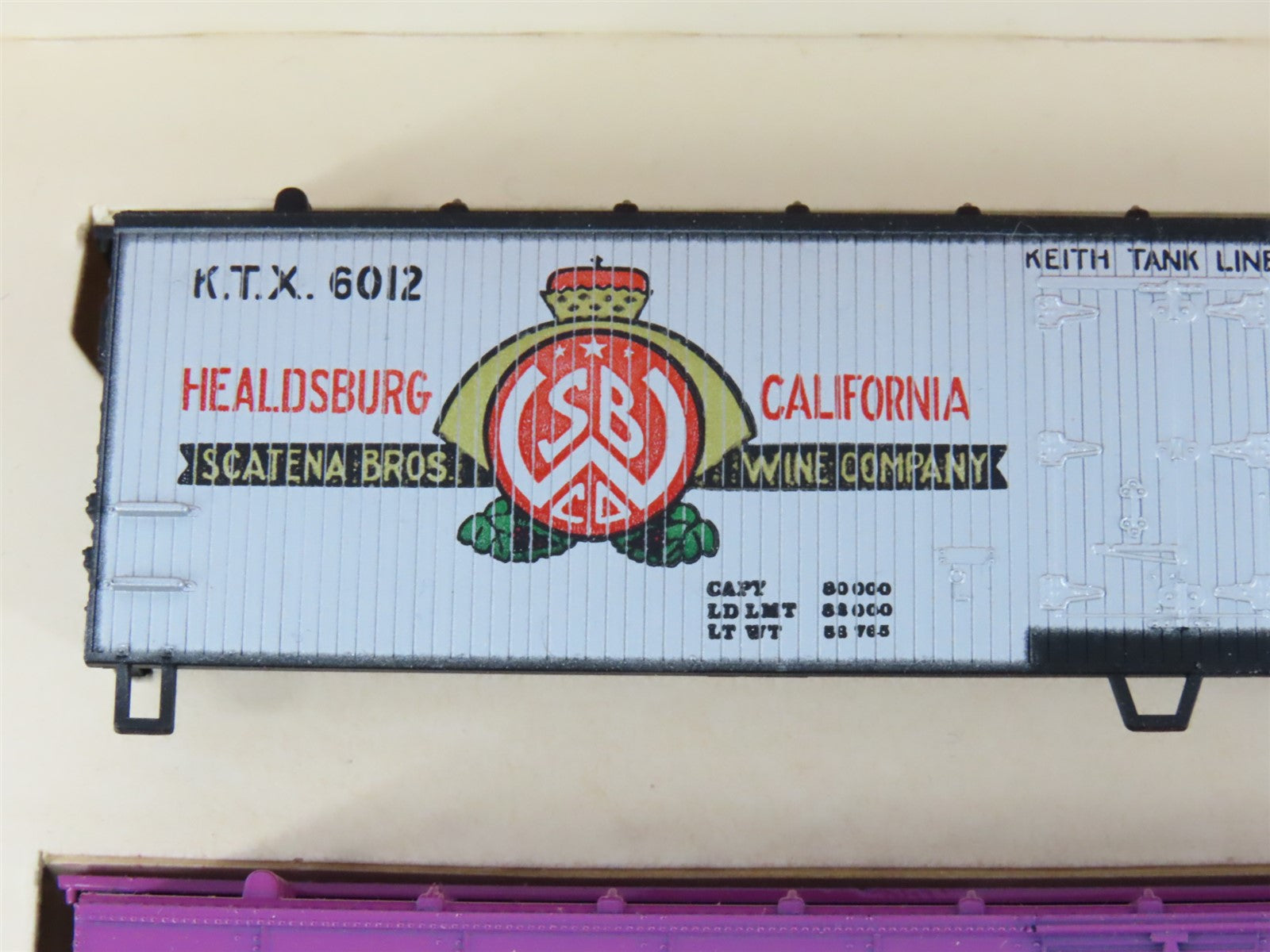 HO Scale Train-Miniature Kit #8706 Wine Makers 40' Reefers 3-Pack