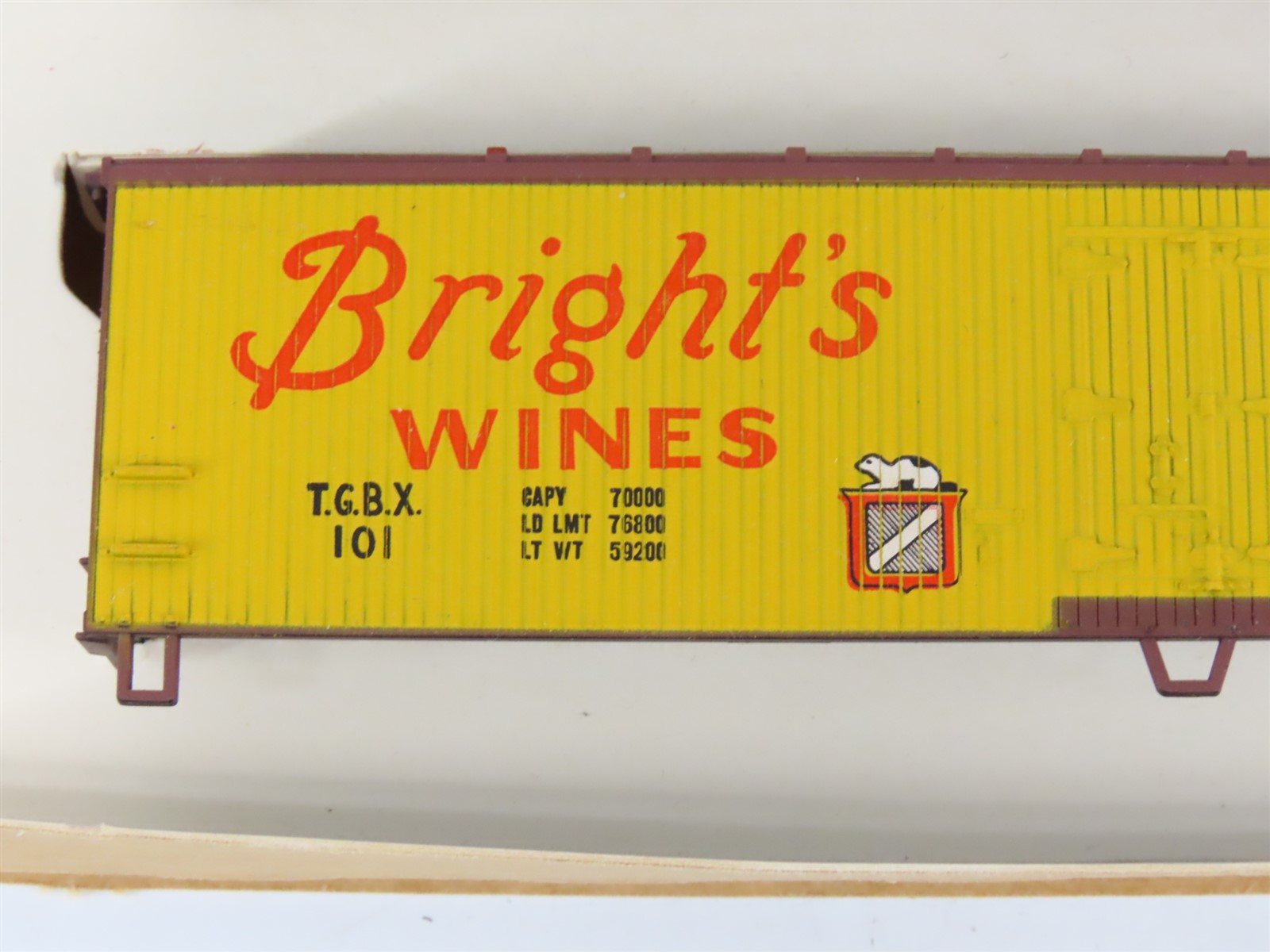 HO Scale Train-Miniature Kit #8706 Wine Makers 40' Reefers 3-Pack