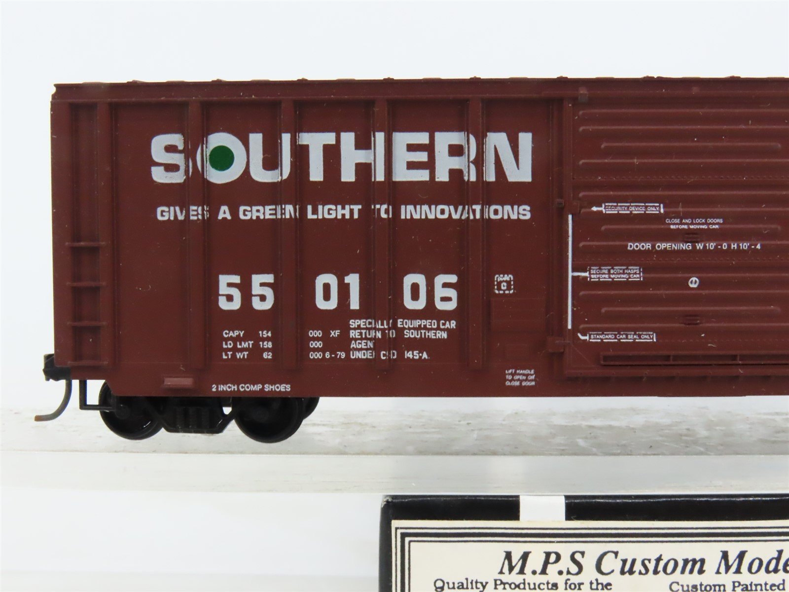 HO Roundhouse/MPS Customs 100012 SOU Southern 50' Box Car #550106 w/ EOT Light
