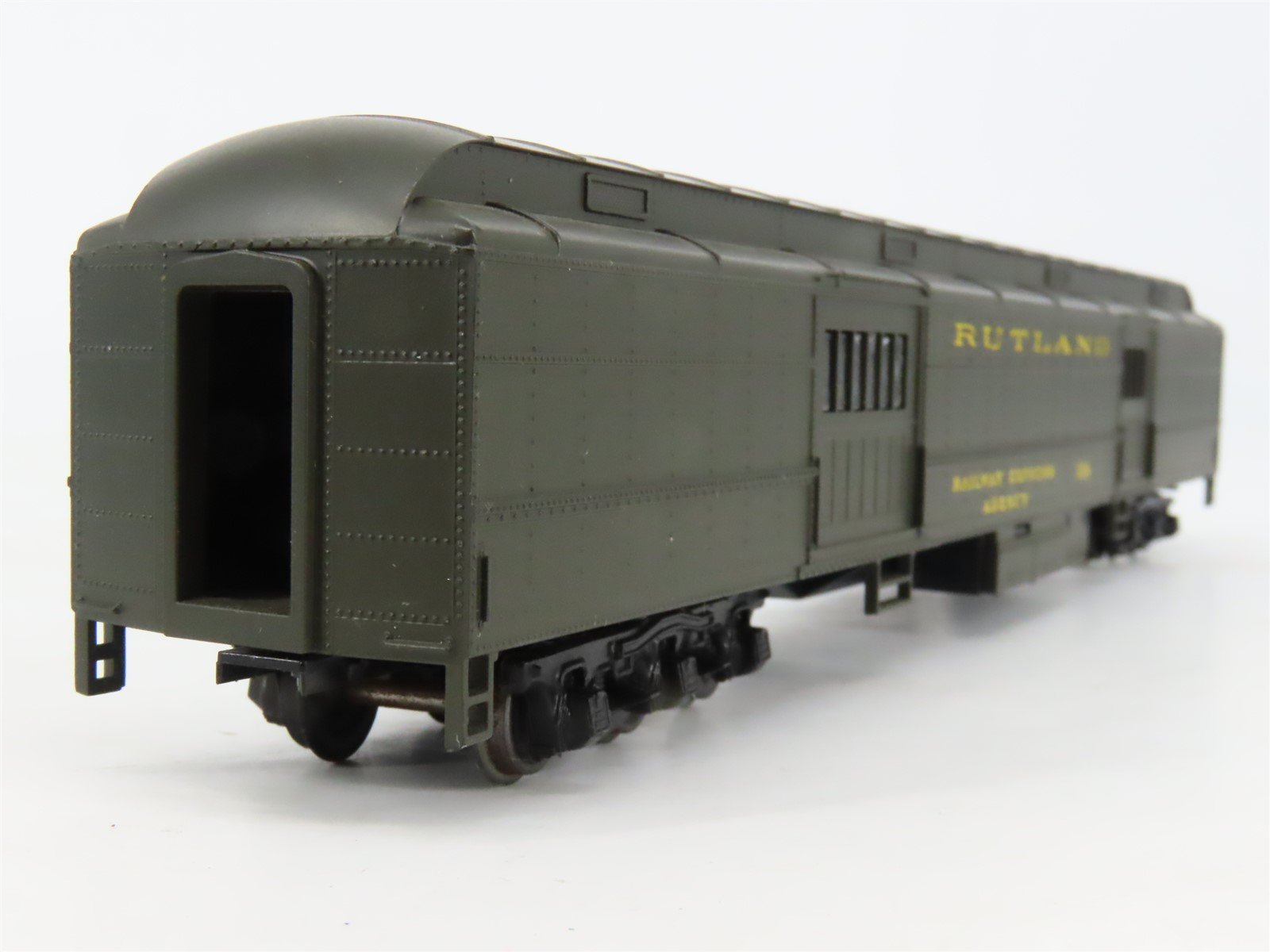 HO Scale Athearn/Bev-Bel 5630 RUT Rutland Baggage Passenger Car #318