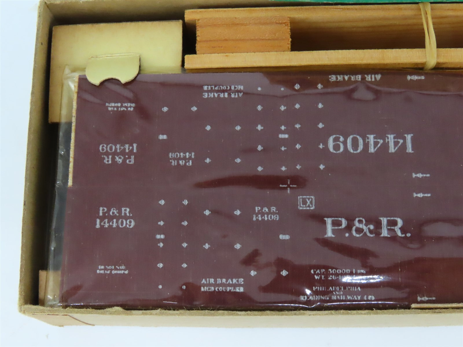 HO Scale Central Valley Craftsman Kit #R-93 P&R Ventilated Box Car #14409