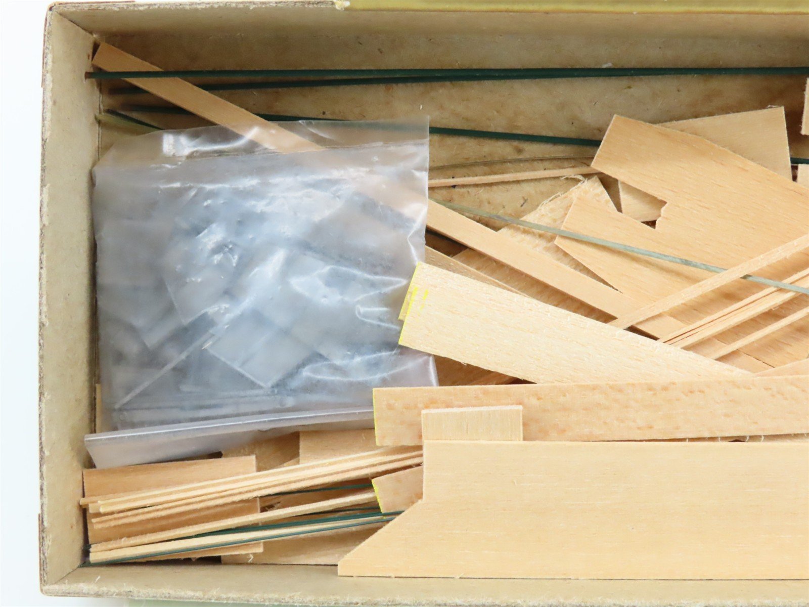 HOn3 Scale Quality Craft Models 2 in 1 Kit No 323 East Broad Top Hoppers #805