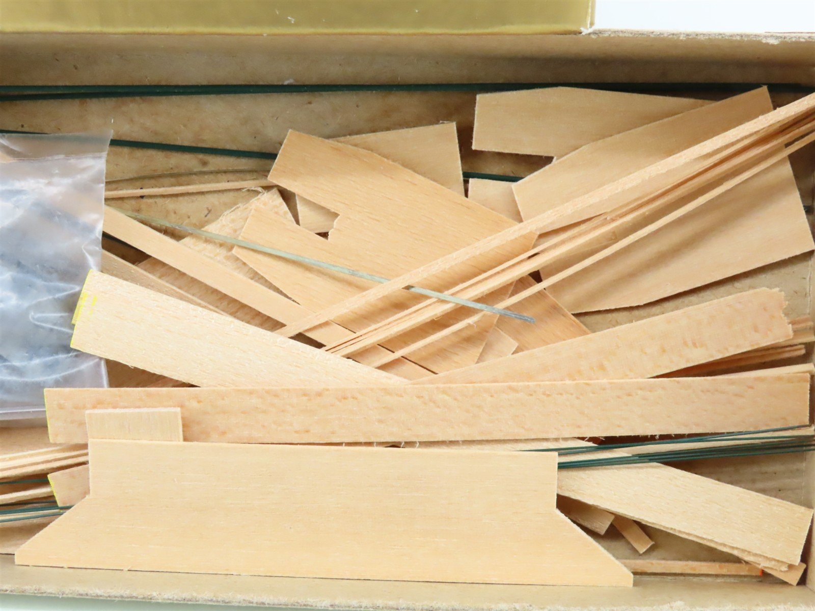 HOn3 Scale Quality Craft Models 2 in 1 Kit No 323 East Broad Top Hoppers #805