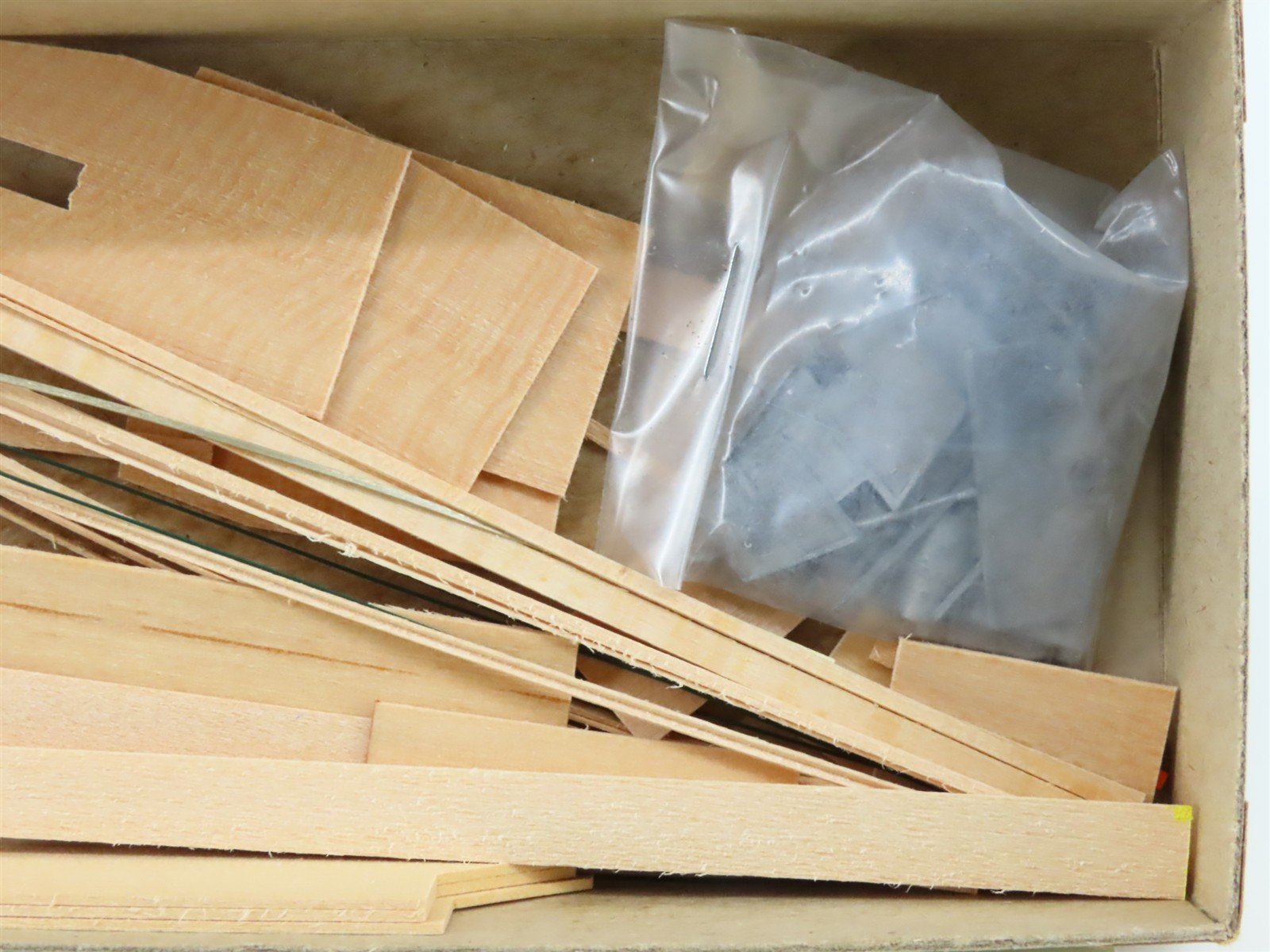 HOn3 Scale Quality Craft Models 2 in 1 Kit No 323 East Broad Top Hoppers #805
