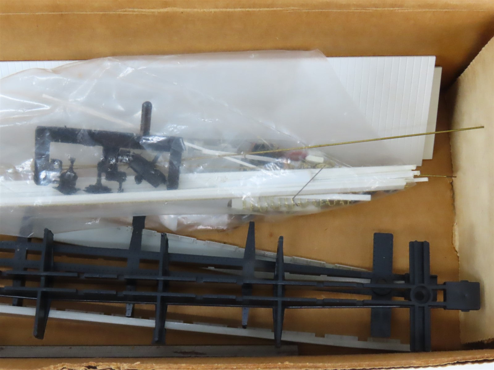 HO West Rail Kit #F-1010 Undecorated NP Northern Pacific AAR 50-Ton Flat Car