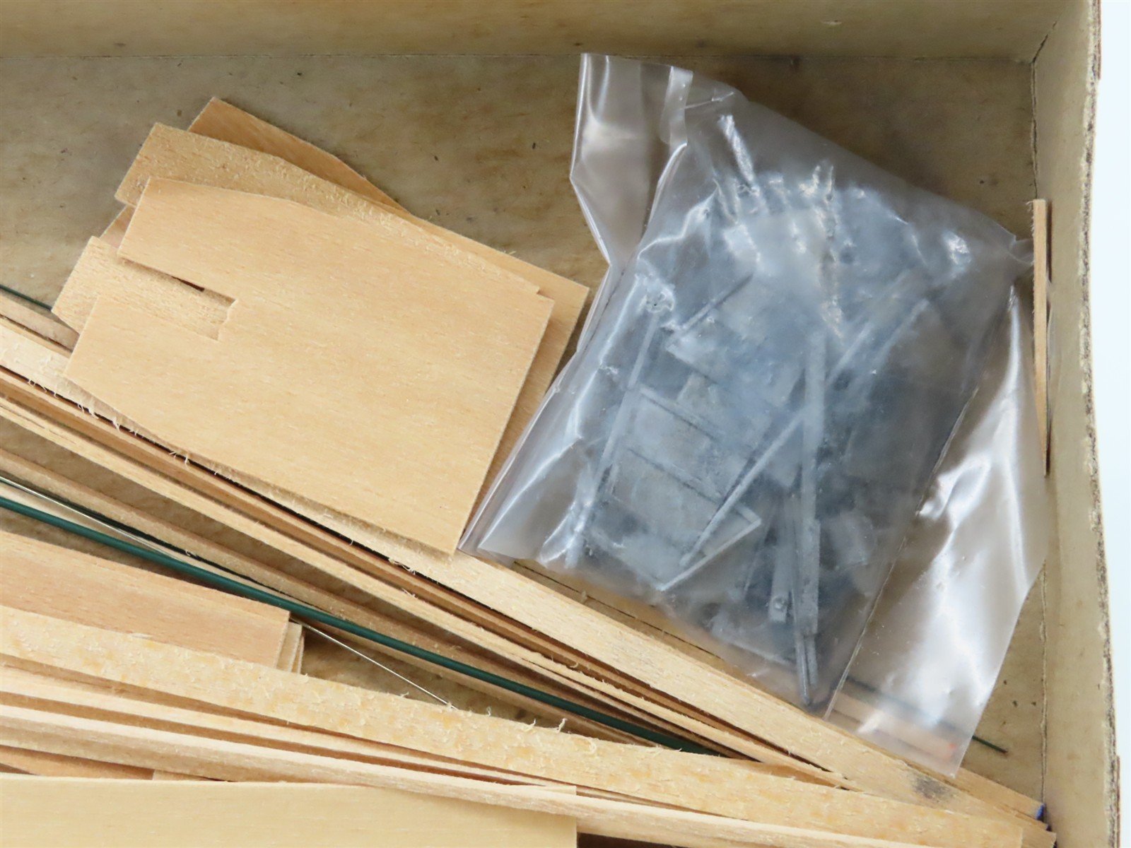 HOn3 Scale Quality Craft Models 2 in 1 Kit No 323 East Broad Top Hoppers #805