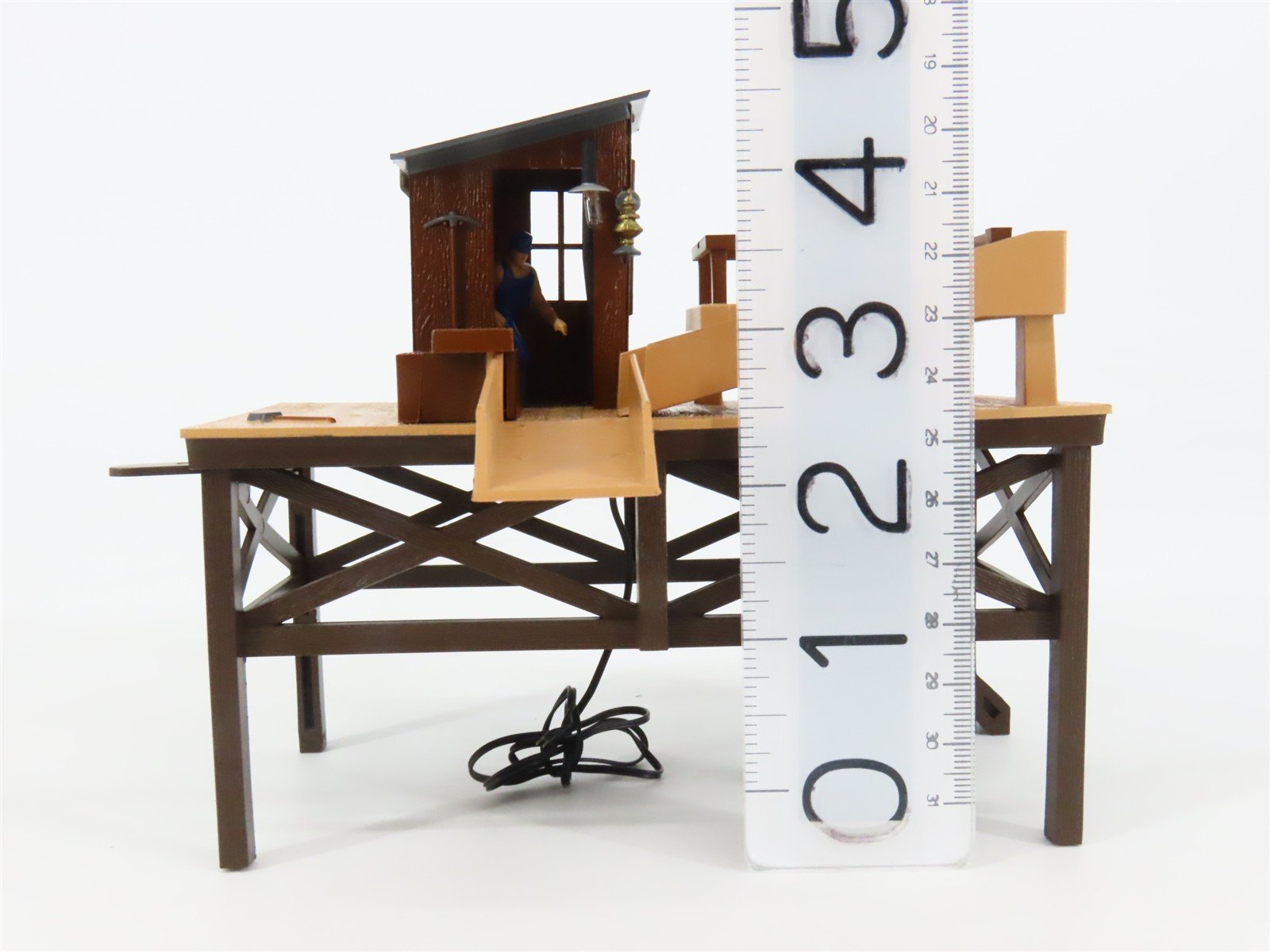 O Scale Lionel 6-37100 Barrel Loader Building