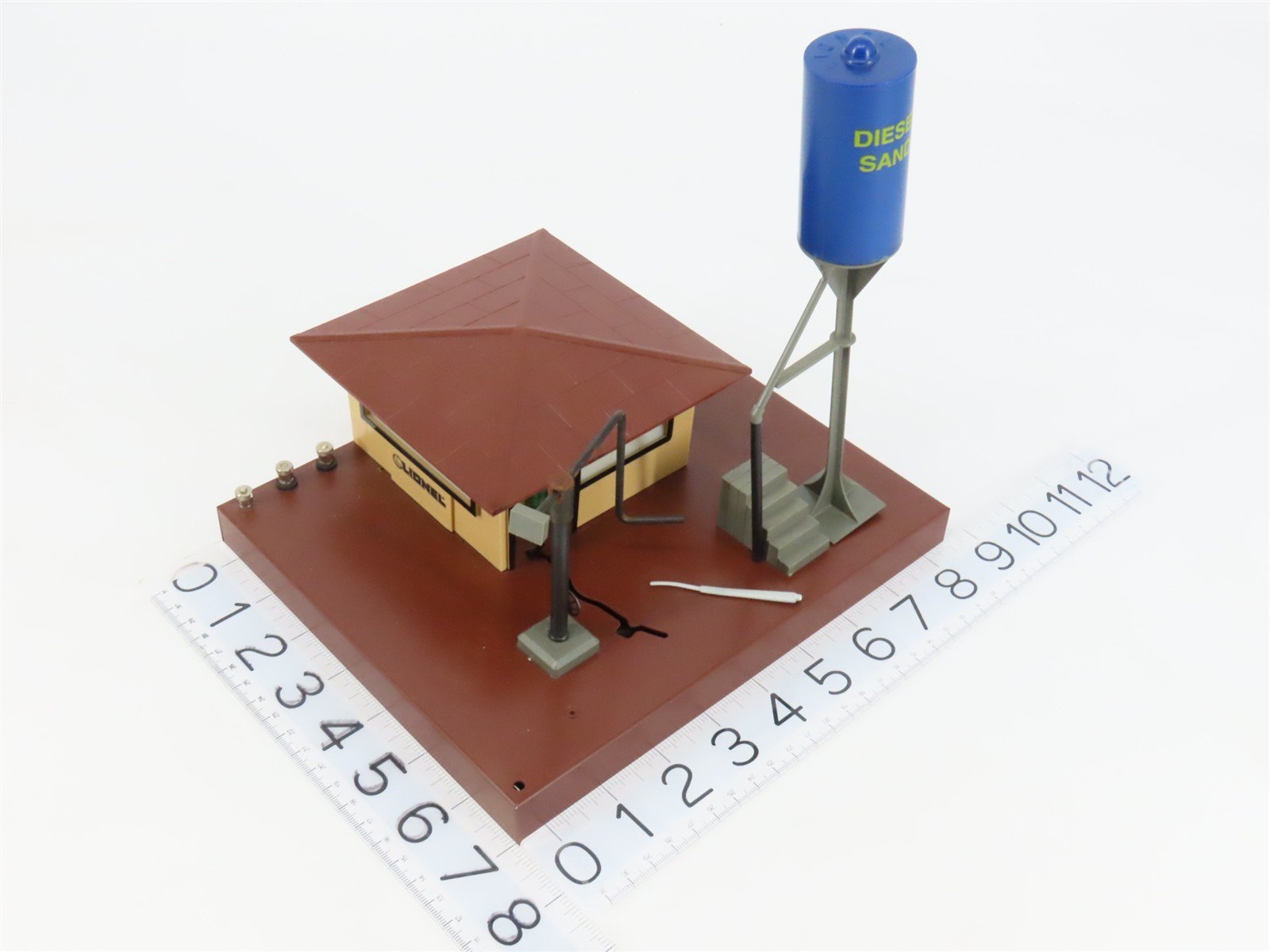 O Scale Lionel 6-12835 Illuminated Fueling Station