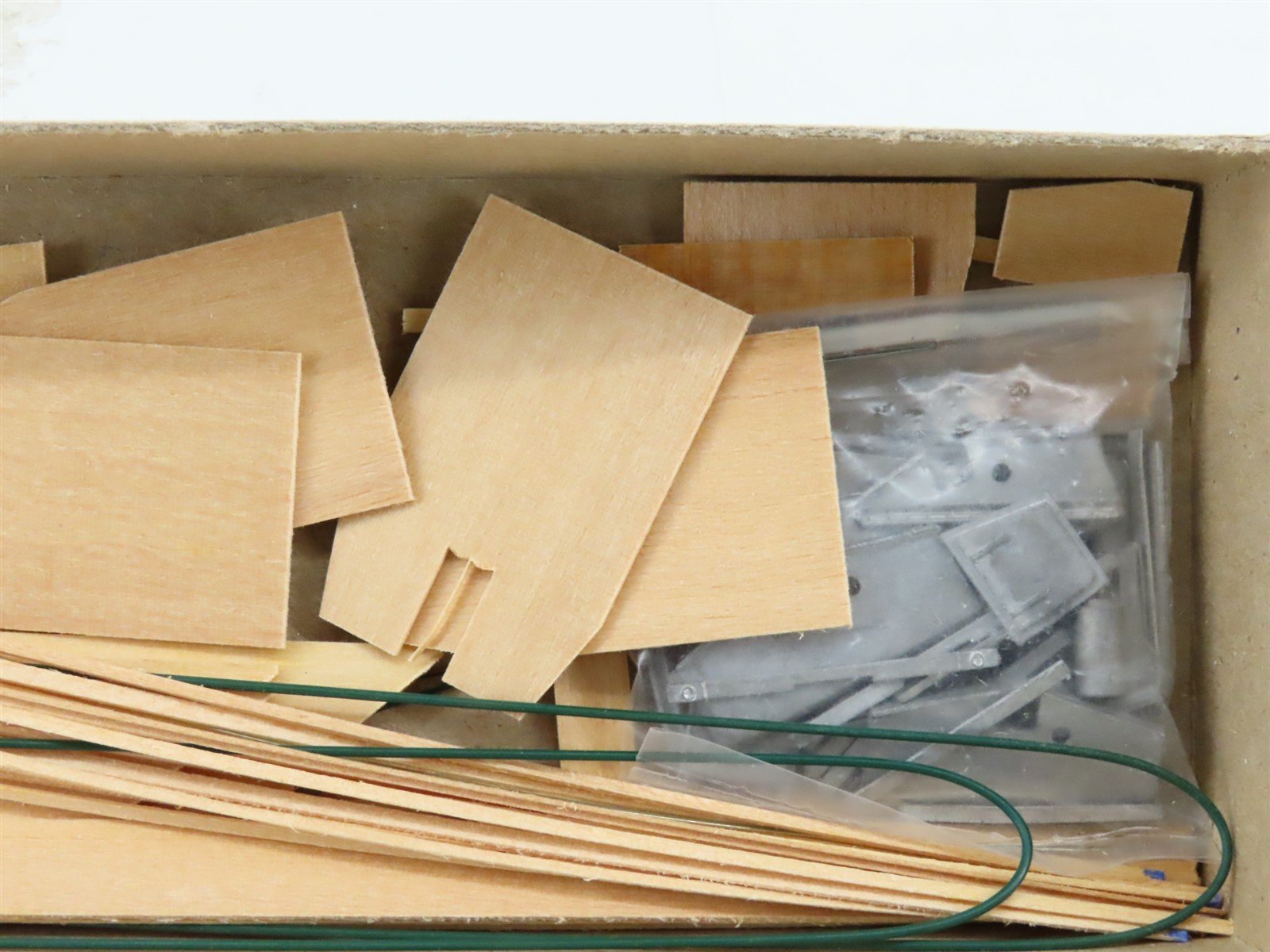 HOn3 Scale Quality Craft Models 2 in 1 Kit No 342 East Broad Top 3-Bay Hoppers