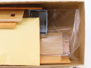 HO Scale Silver Streak Kit R002-345 Undecorated Way Station Caboose Structure