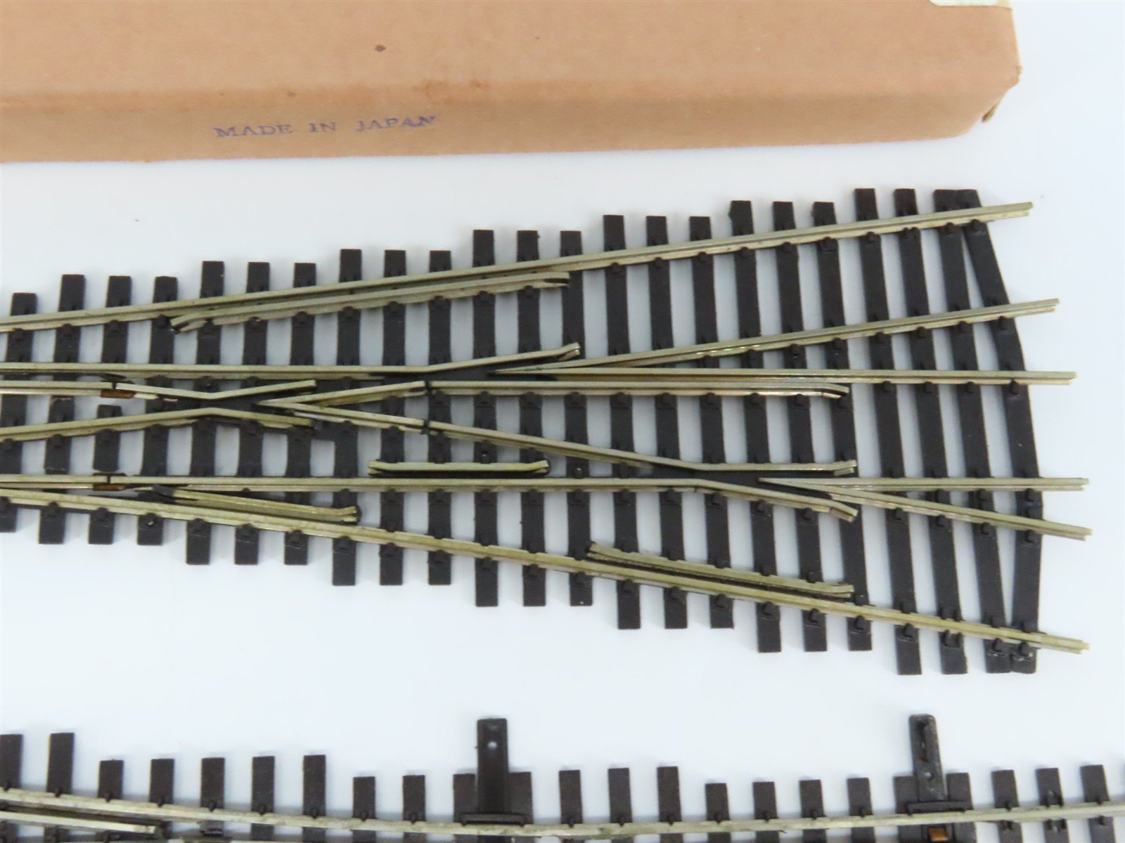 HO Scale Lambert #6 Code 100 Three-Way Switch Track Piece 2-Pack