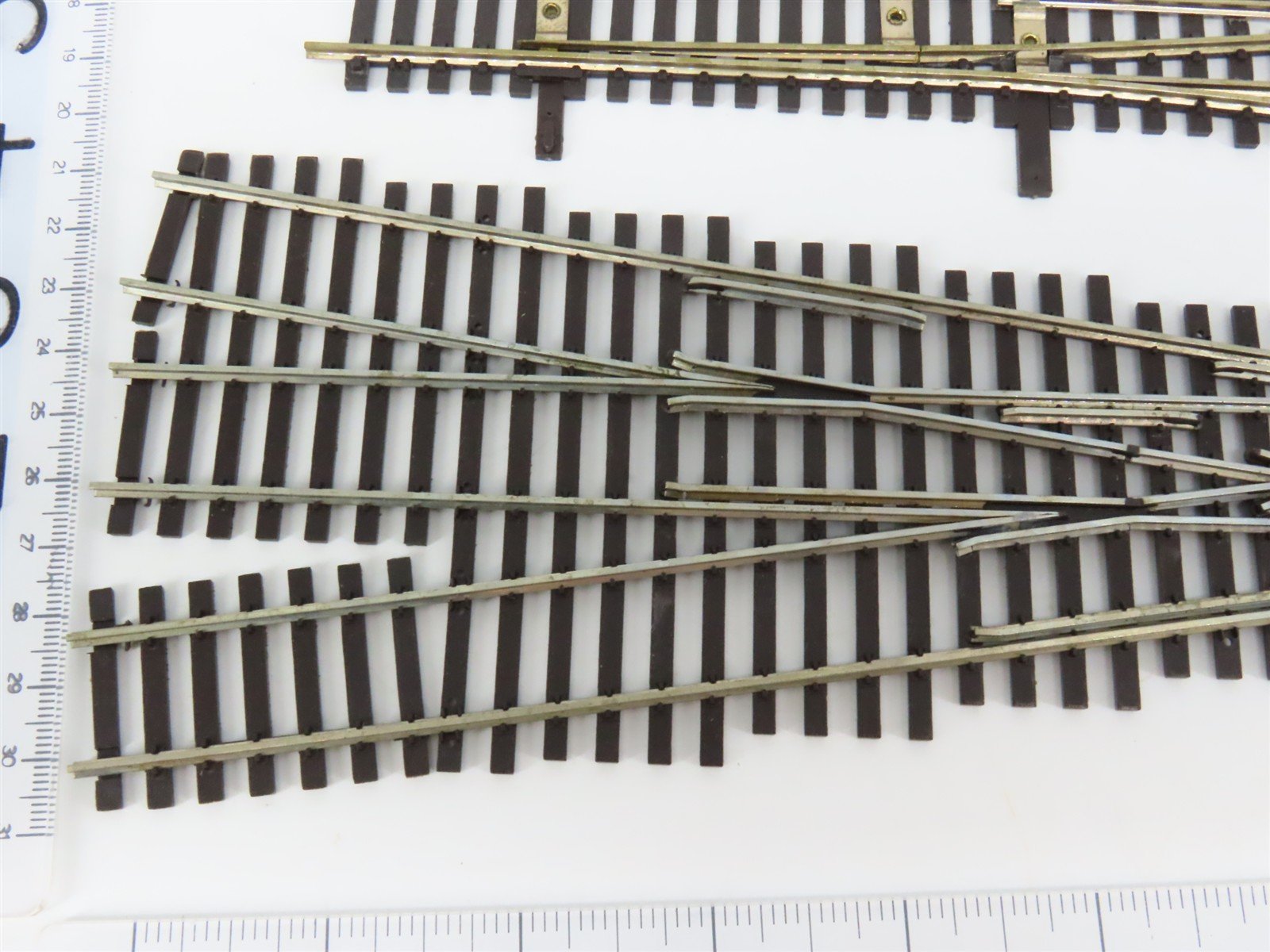 HO Scale Lambert #6 Code 100 Three-Way Switch Track Piece 2-Pack