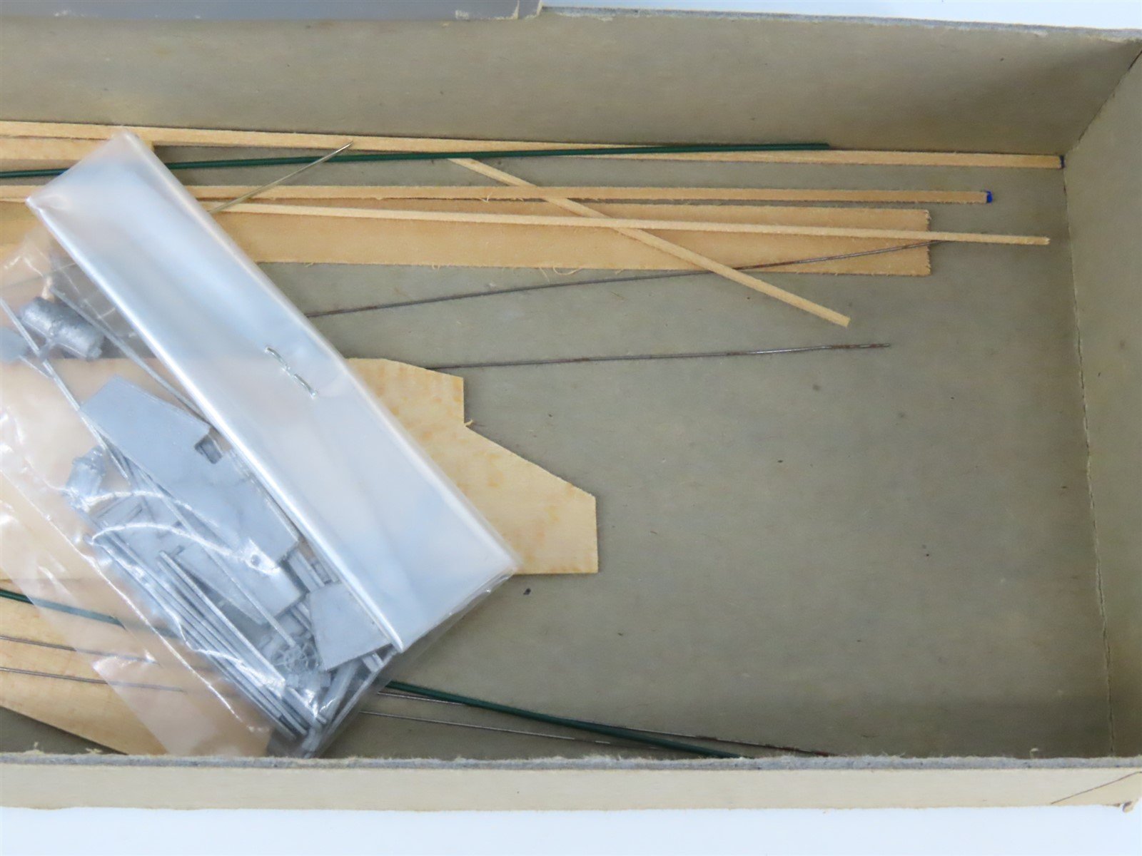 HO Scale Quality Craft Craftsman Kit Undecorated N&W 2-Bay Open Hopper