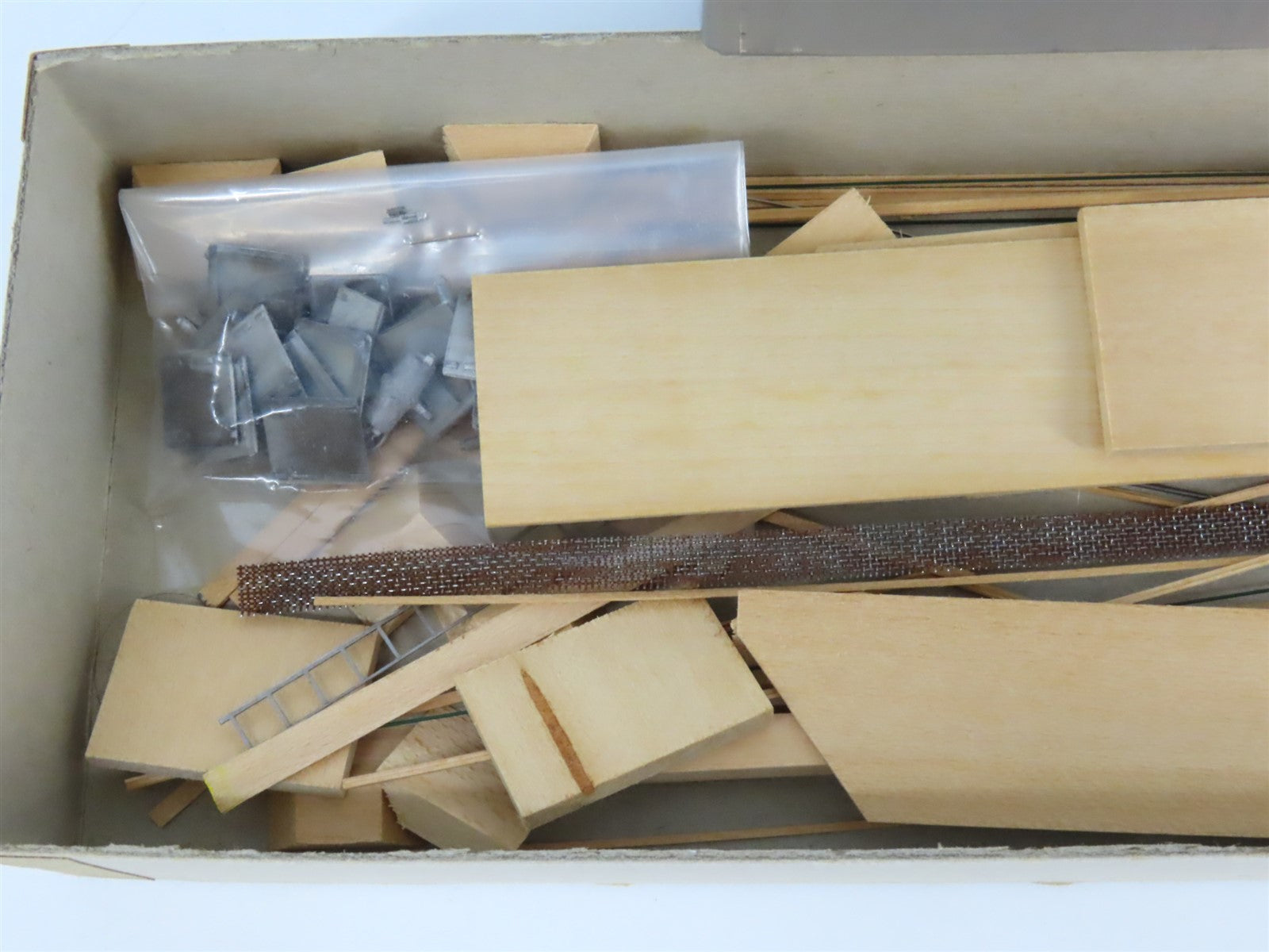 HO Scale Quality Craft Craftsman Kit Undecorated PRR 5-Bay 51' Covered Hopper