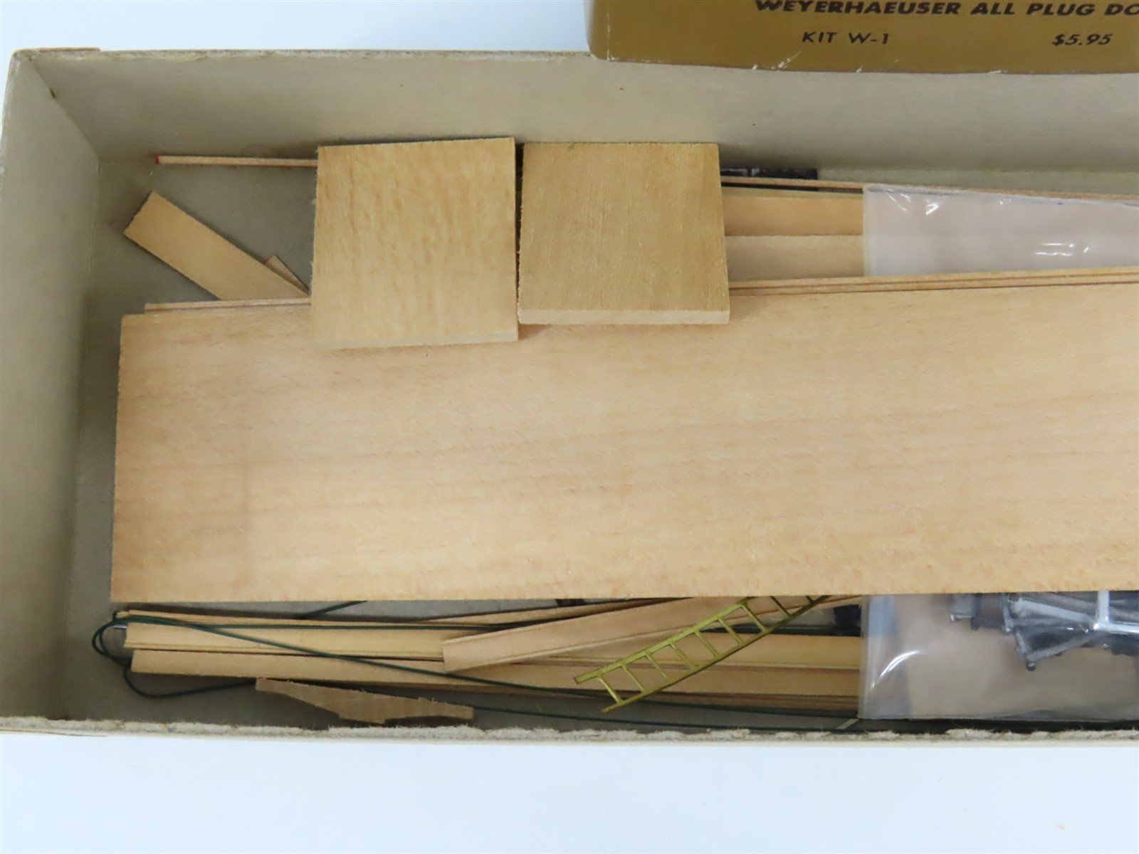 HO Quality Craft Craftsman Kit #W-1 Undecorated Weyerhaueser All Door Box Car