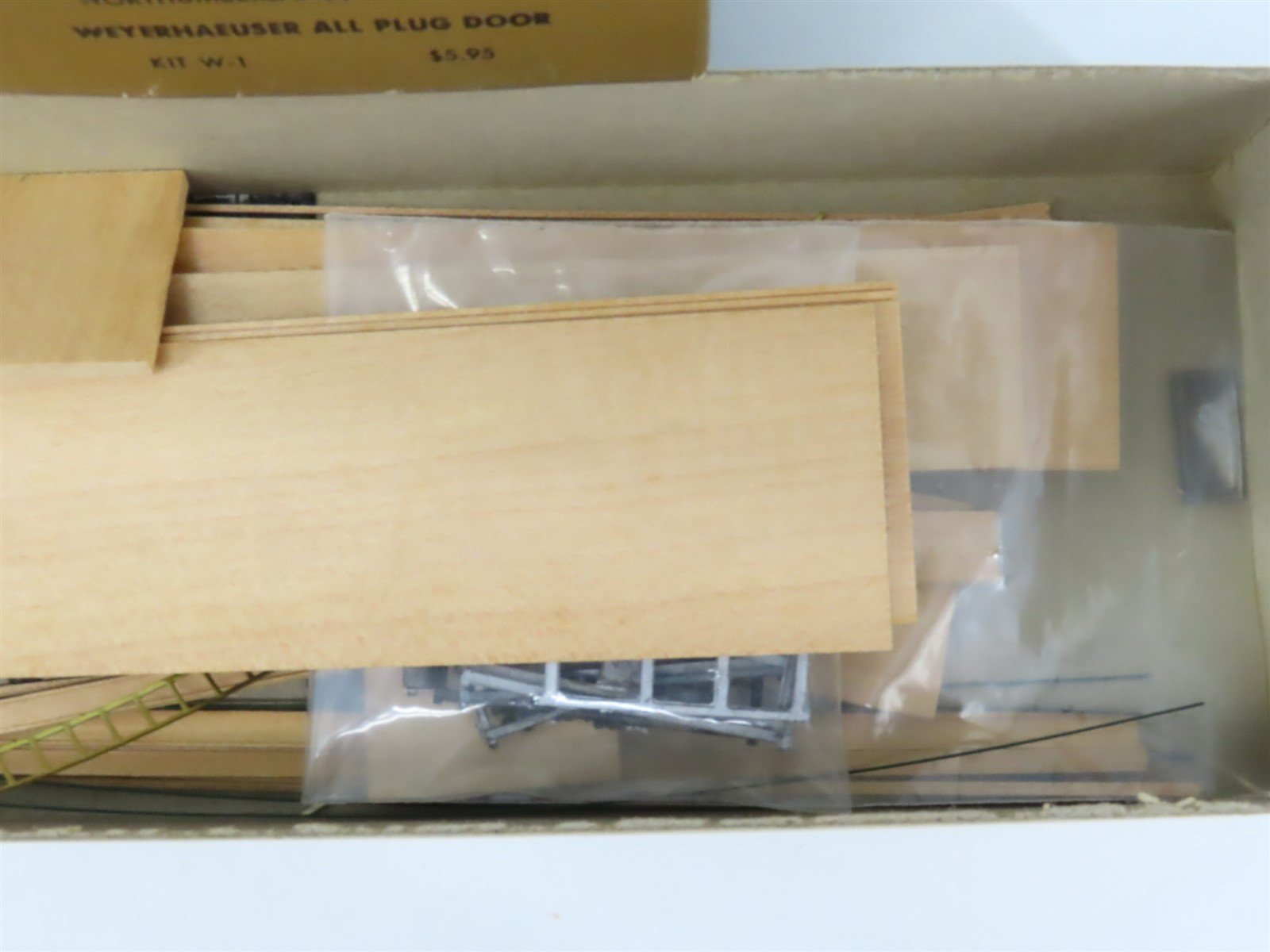 HO Quality Craft Craftsman Kit #W-1 Undecorated Weyerhaueser All Door Box Car