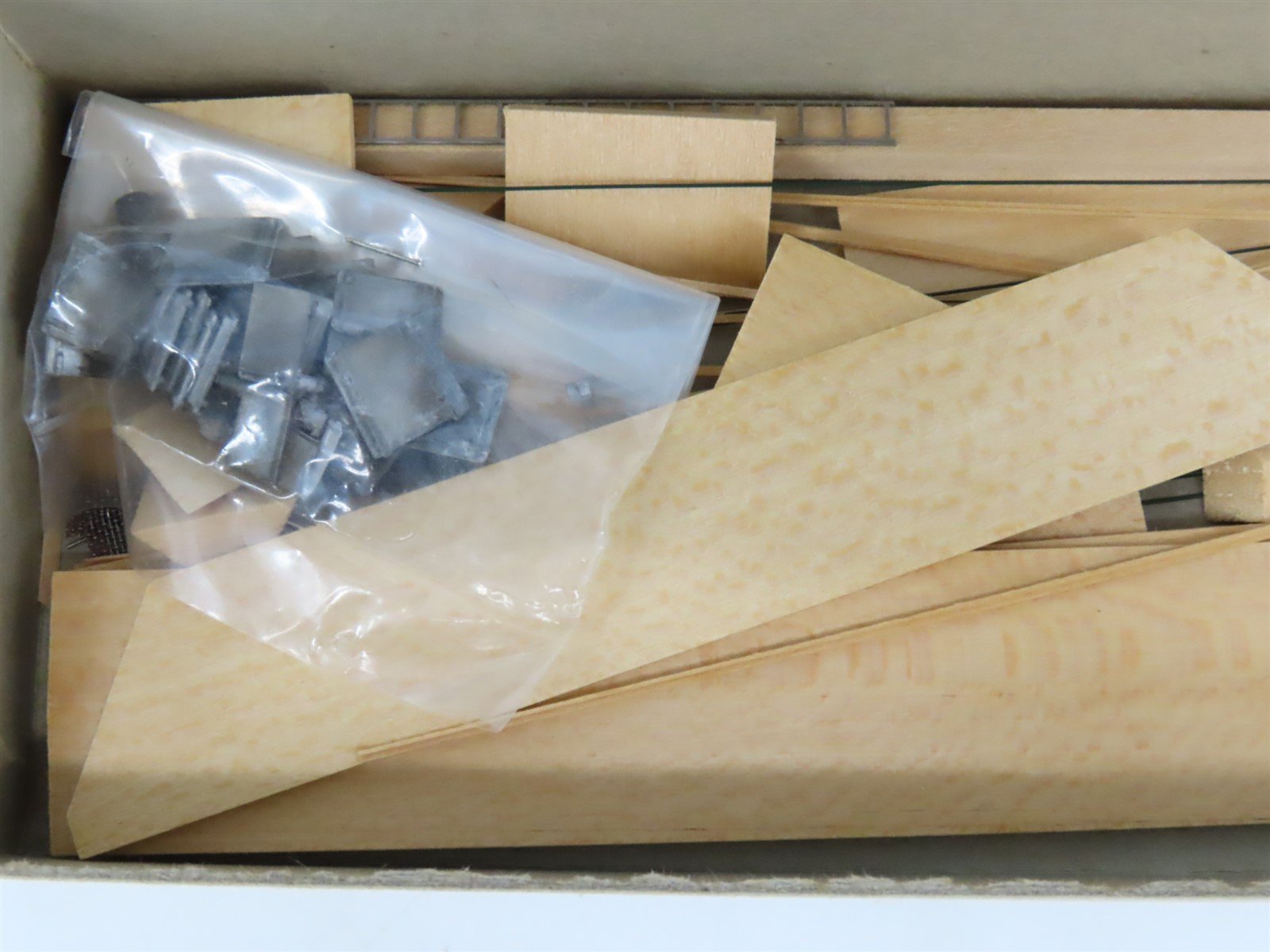 HO Scale Quality Craft Craftsman Kit Undecorated PRR 5-Bay 51' Covered Hopper