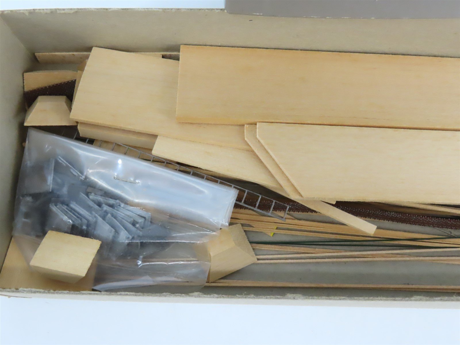 HO Scale Quality Craft Craftsman Kit Undecorated PRR 5-Bay 51' Covered Hopper