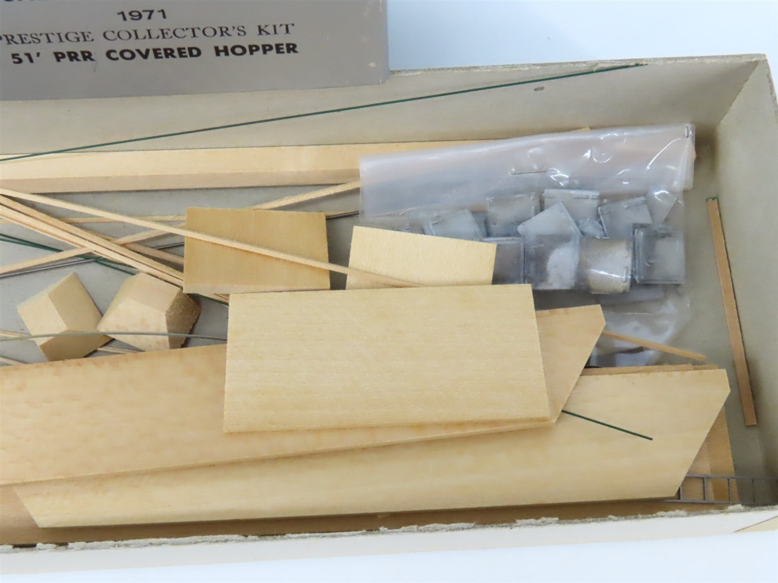 HO Scale Quality Craft Craftsman Kit Undecorated PRR 5-Bay 51' Covered Hopper