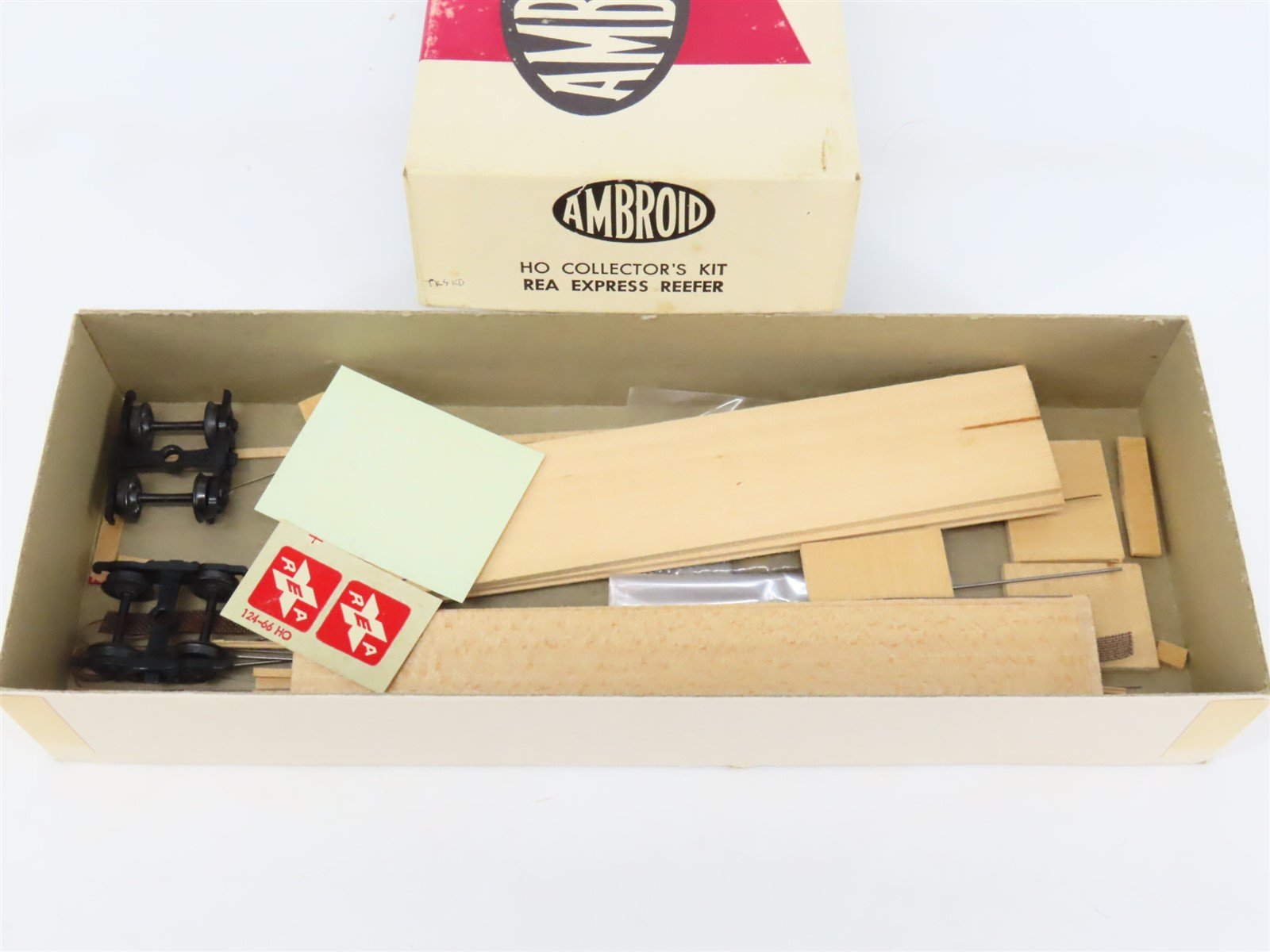 HO Scale Ambroid Craftsman Kit Undecorated REA Express Reefer