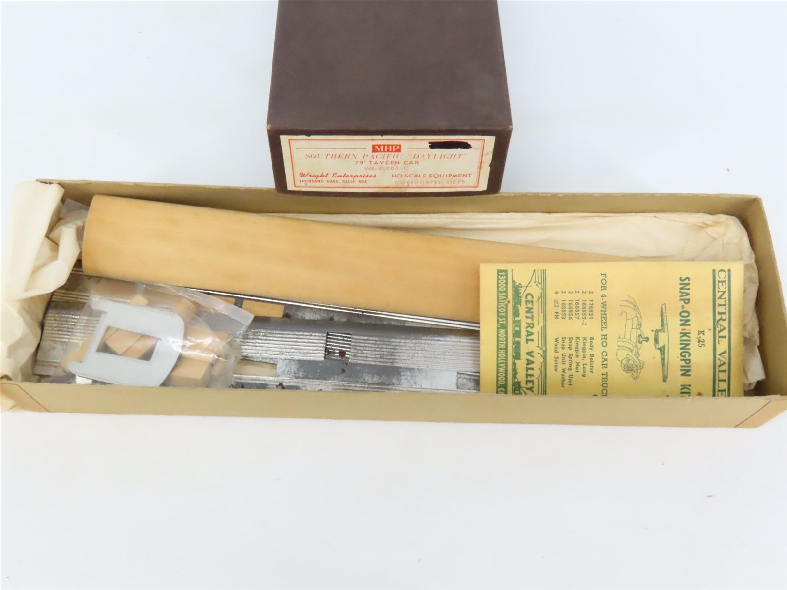 HO Scale Wright MHP Kit #WE-50005-C Undecorated SP Daylight 79' Tavern Passenger