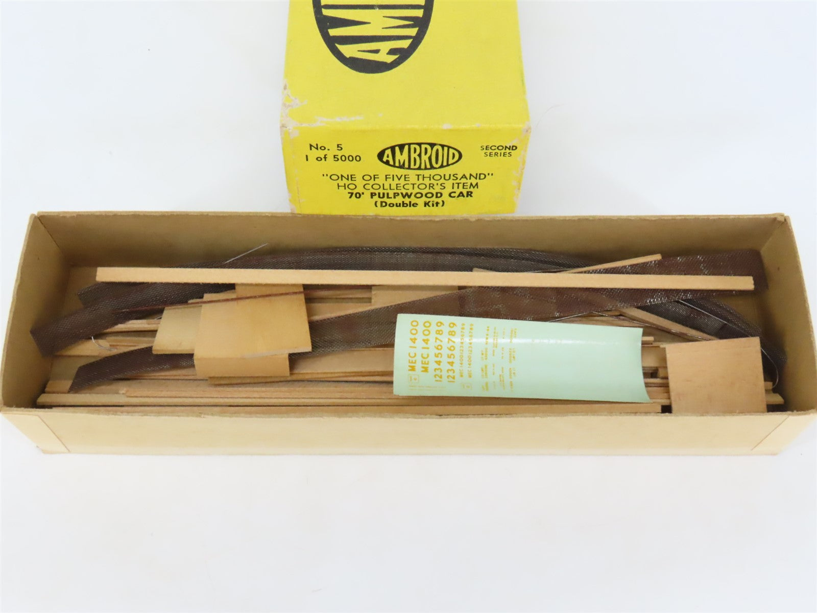 HO Scale Ambroid Kit #5 Undecorated 70' Pulpwood Flat Car 2-Pack