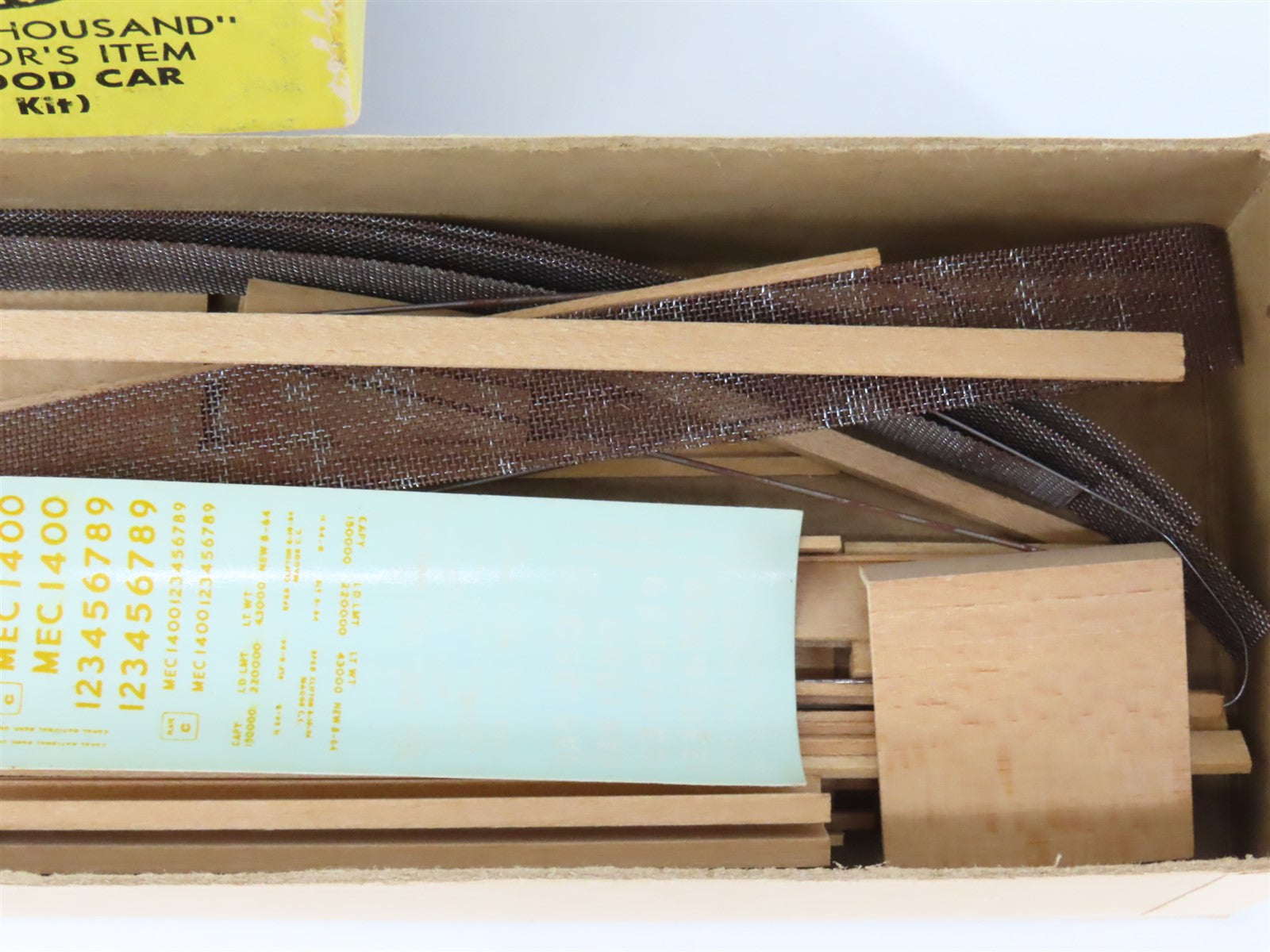 HO Scale Ambroid Kit #5 Undecorated 70' Pulpwood Flat Car 2-Pack