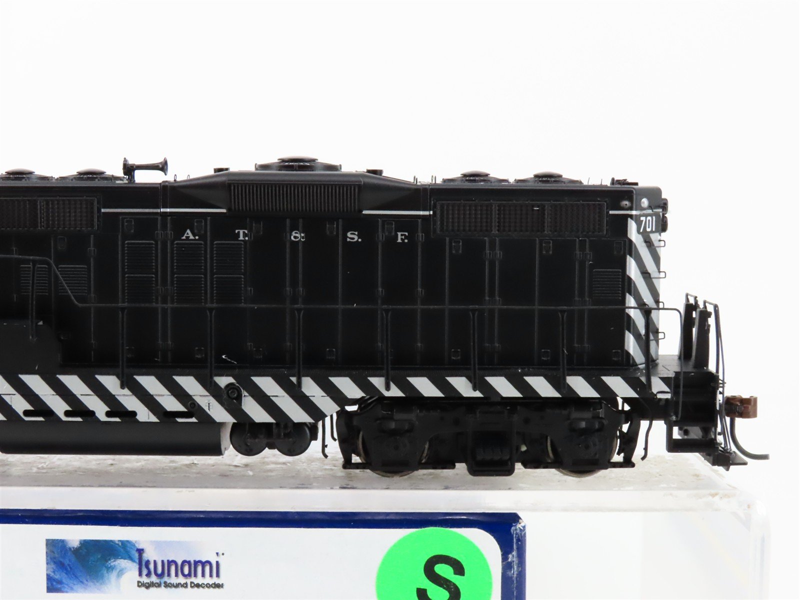 HO Scale Athearn Genesis G62755 ATSF Santa Fe GP9 Diesel Loco #701 wDCC & Sound