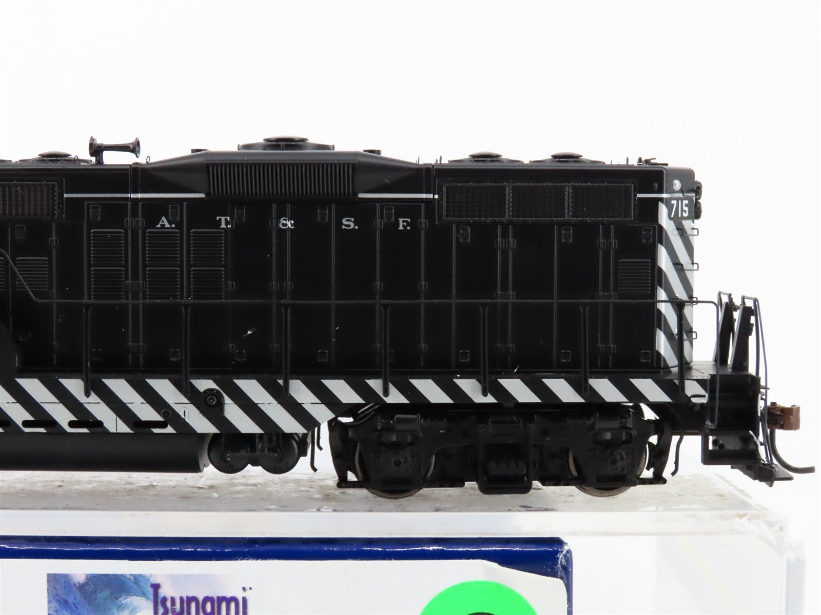 HO Scale Athearn Genesis G62757 ATSF Santa Fe GP9 Diesel Loco #715 wDCC & Sound