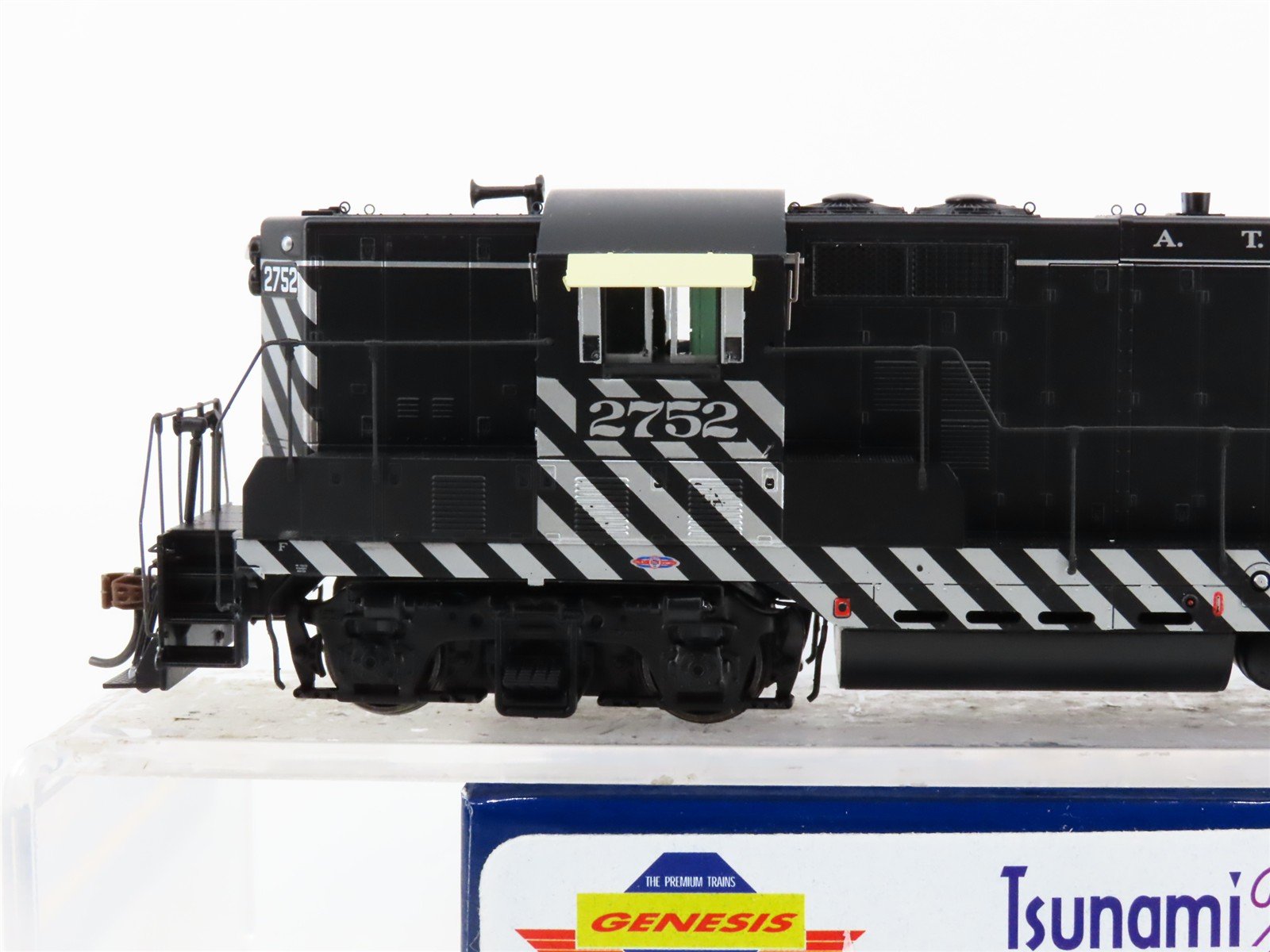 HO Scale Athearn Genesis ATHG64208 ATSF Santa Fe GP9 Diesel #2752 wDCC & Sound