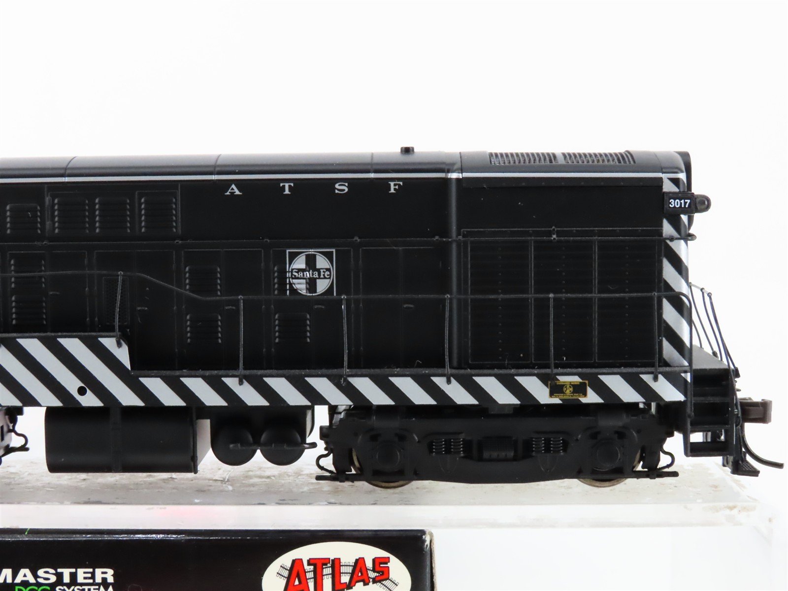 HO Scale Atlas Master 9591 ATSF Santa Fe H16-44 Diesel Locomotive #3017 wDCC