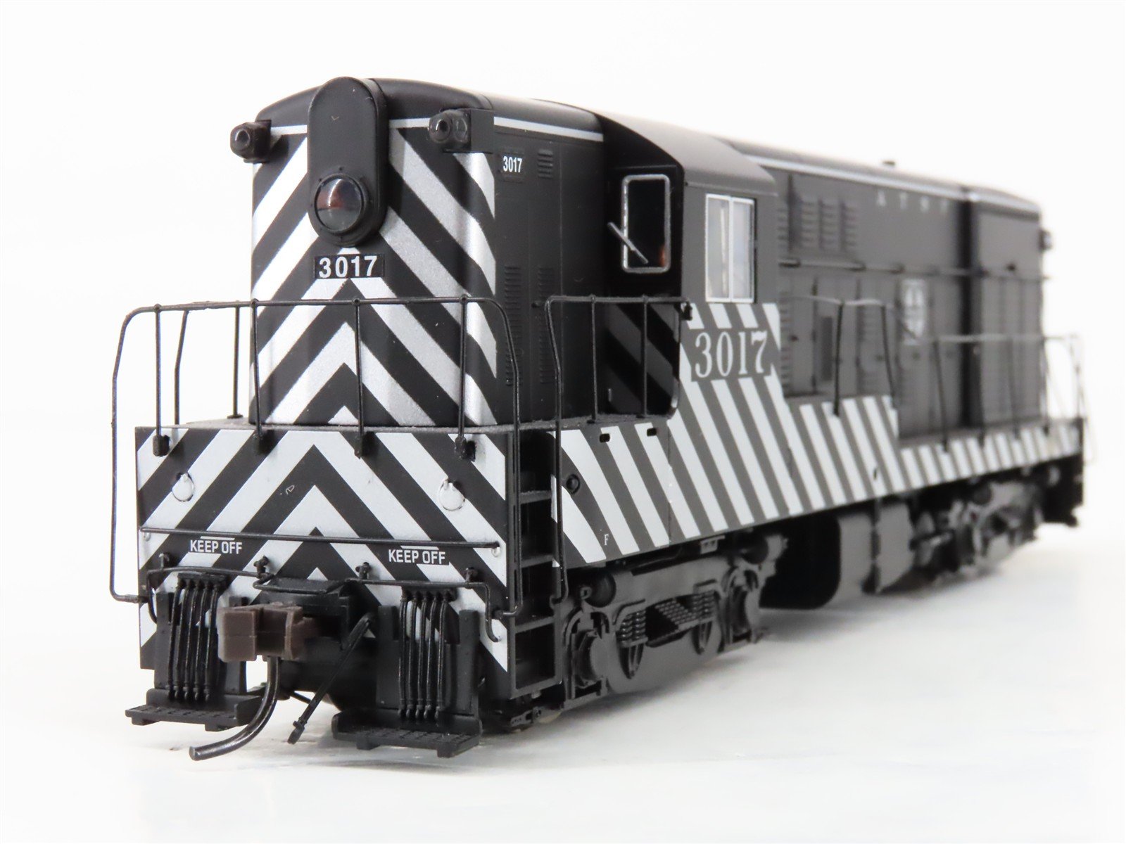 HO Scale Atlas Master 9591 ATSF Santa Fe H16-44 Diesel Locomotive #3017 wDCC