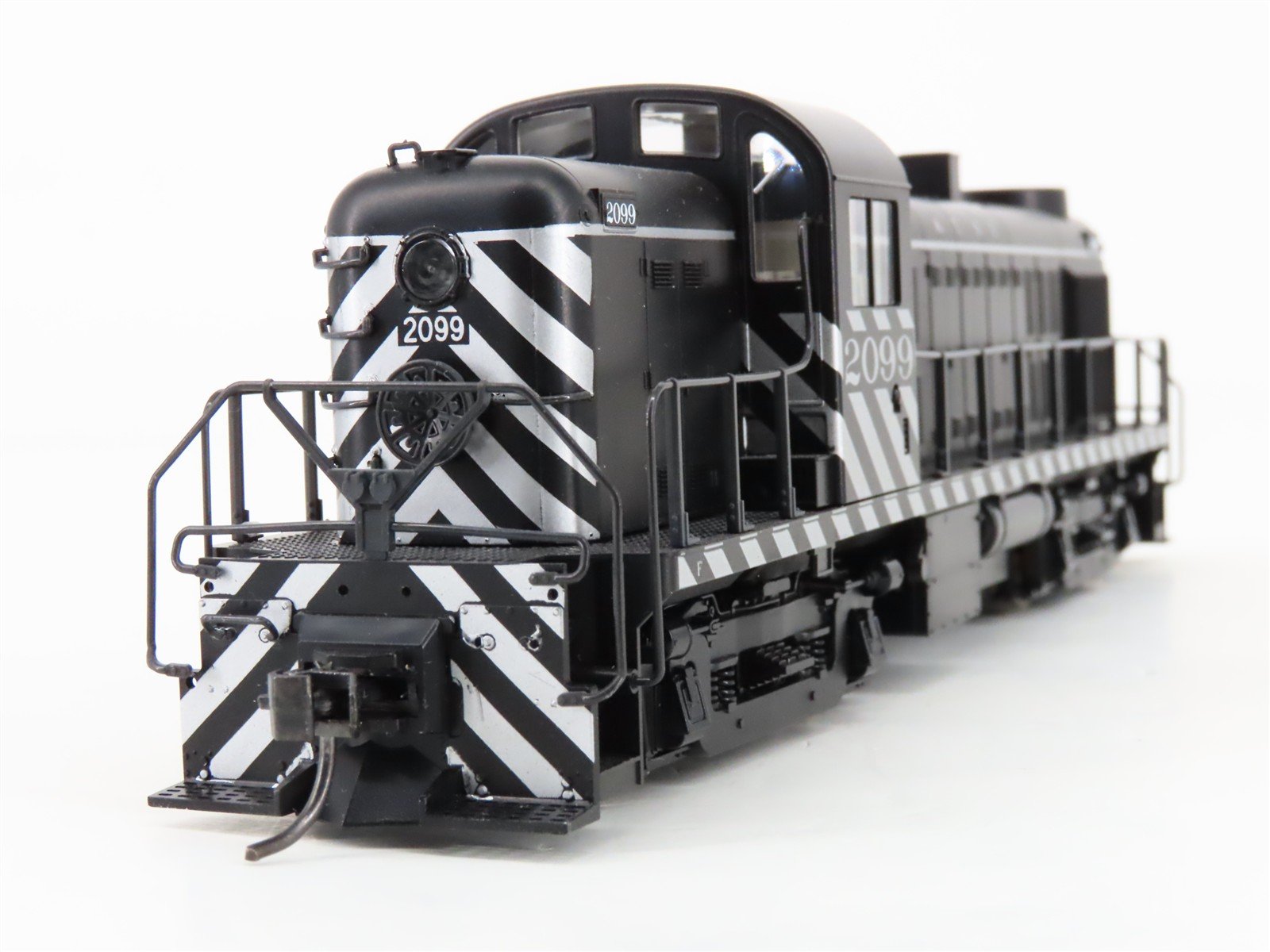 HO Scale Kato 37-2501 ATSF Santa Fe RS-2 Diesel Locomotive #2099 wDCC