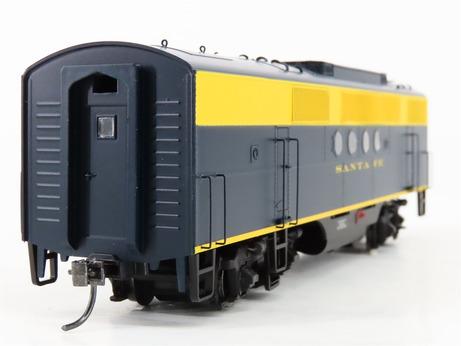 HO Scale Intermountain 49213-04 ATSF Santa Fe FT A/B Diesel Locomotive Set wDCC