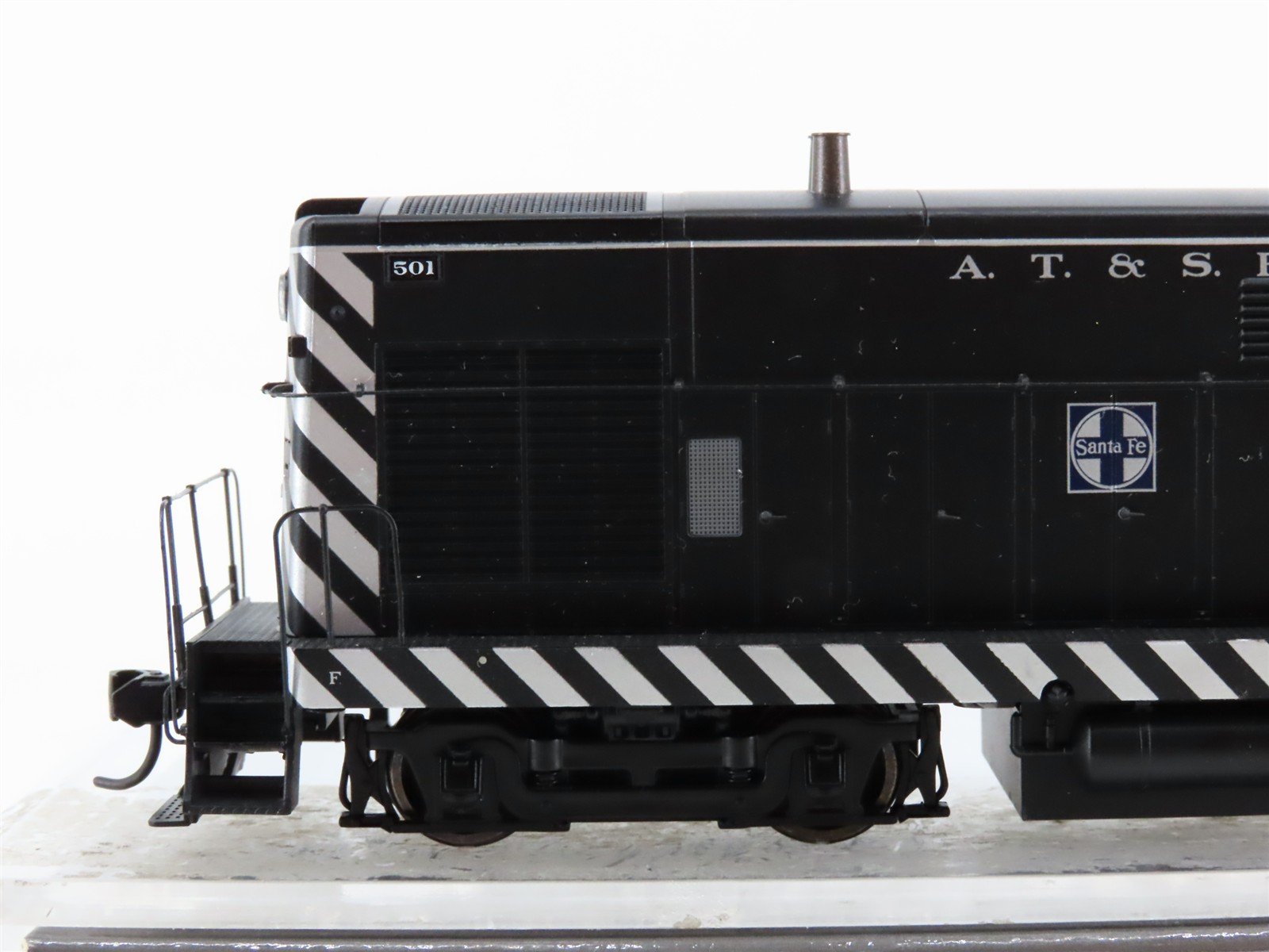 HO Scale Walthers Proto 920-47825 ATSF Santa Fe H10-44 Diesel Locomotive #501