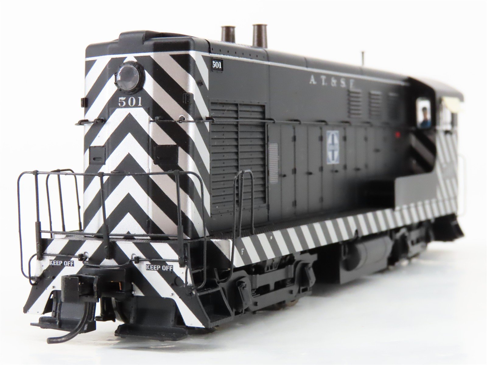 HO Scale Walthers Proto 920-47825 ATSF Santa Fe H10-44 Diesel Locomotive #501