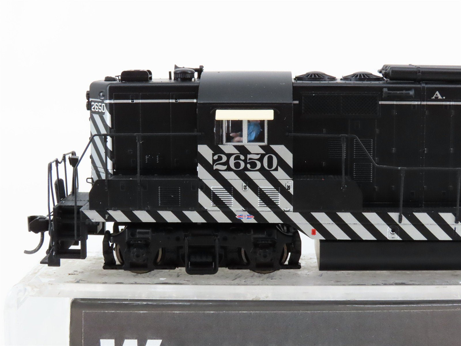 HO Scale Walthers Proto 920-42100 ATSF Santa Fe GP7 Diesel #2650 wDCC & Sound