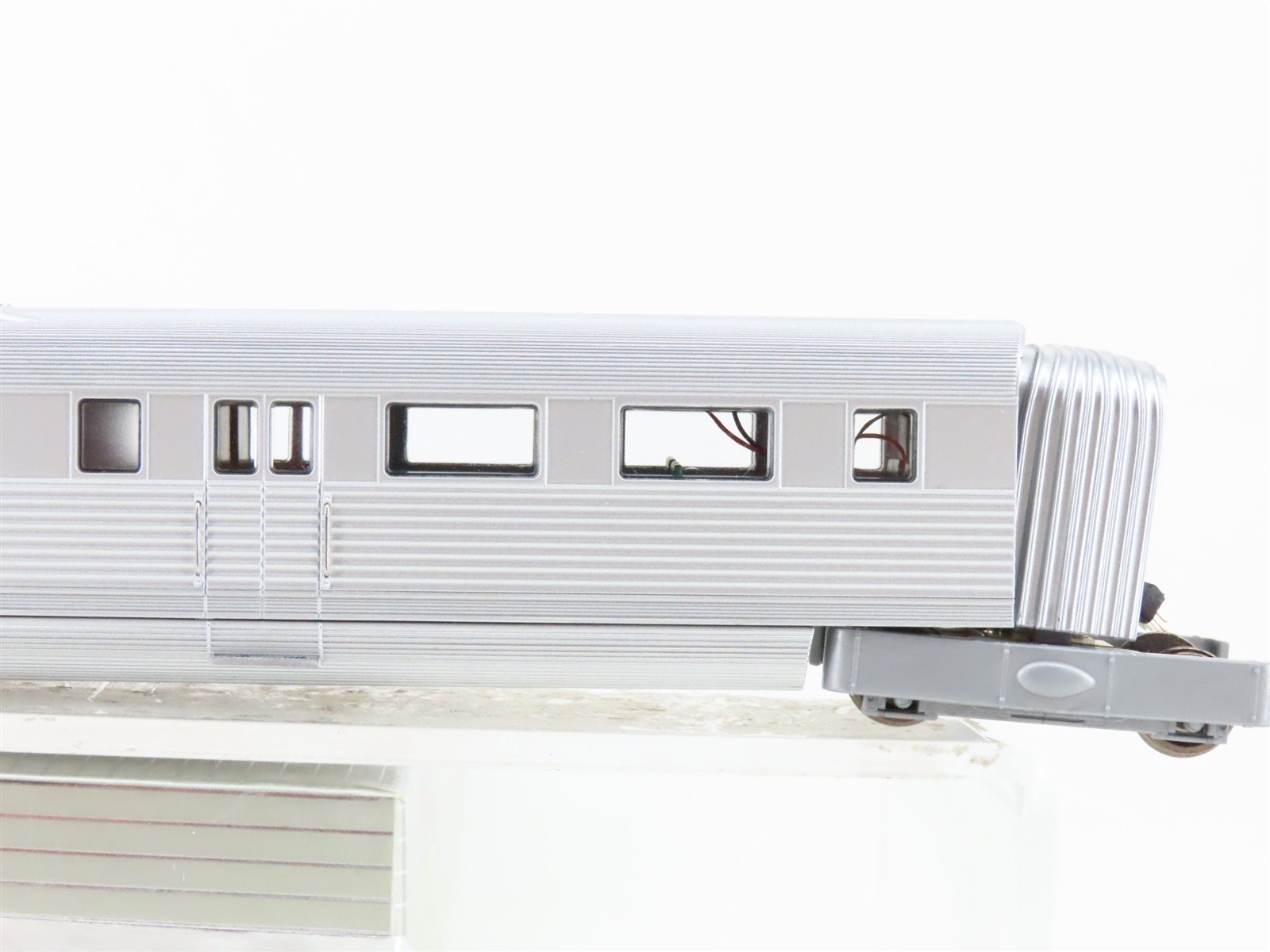 HO Scale Con-Cor 0001-008723 Pioneer Zephyr 4th Add-On Passenger Car