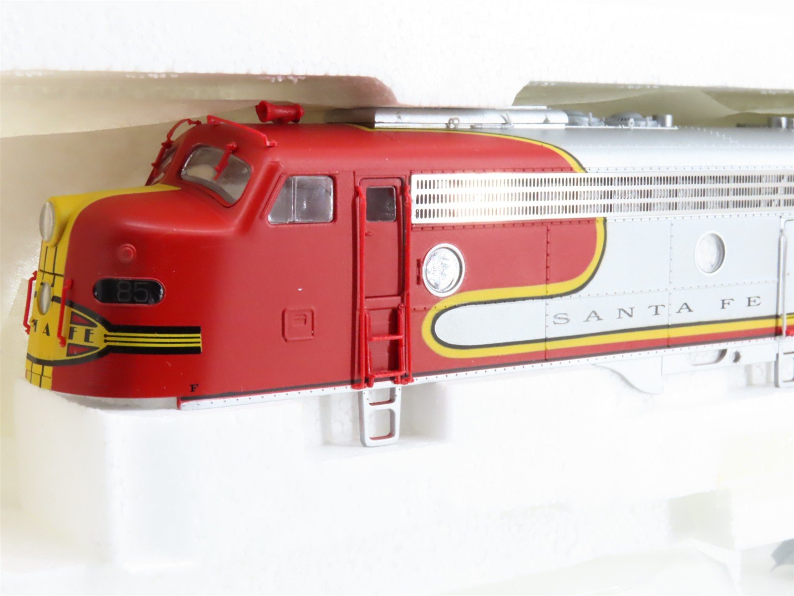 HO Scale Proto 2000 8017 ATSF Santa Fe E8/9A Diesel Locomotive #85