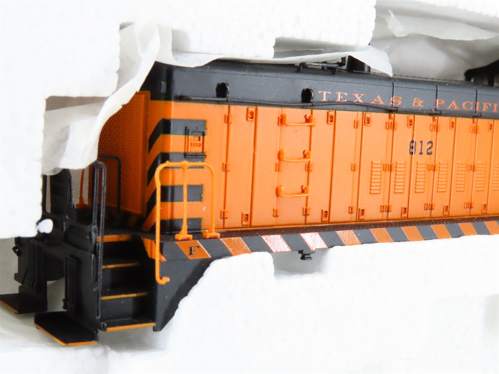 HO Scale Proto 2000 30095 T&P Texas & Pacific SW8/900/600 Diesel Locomotive #812