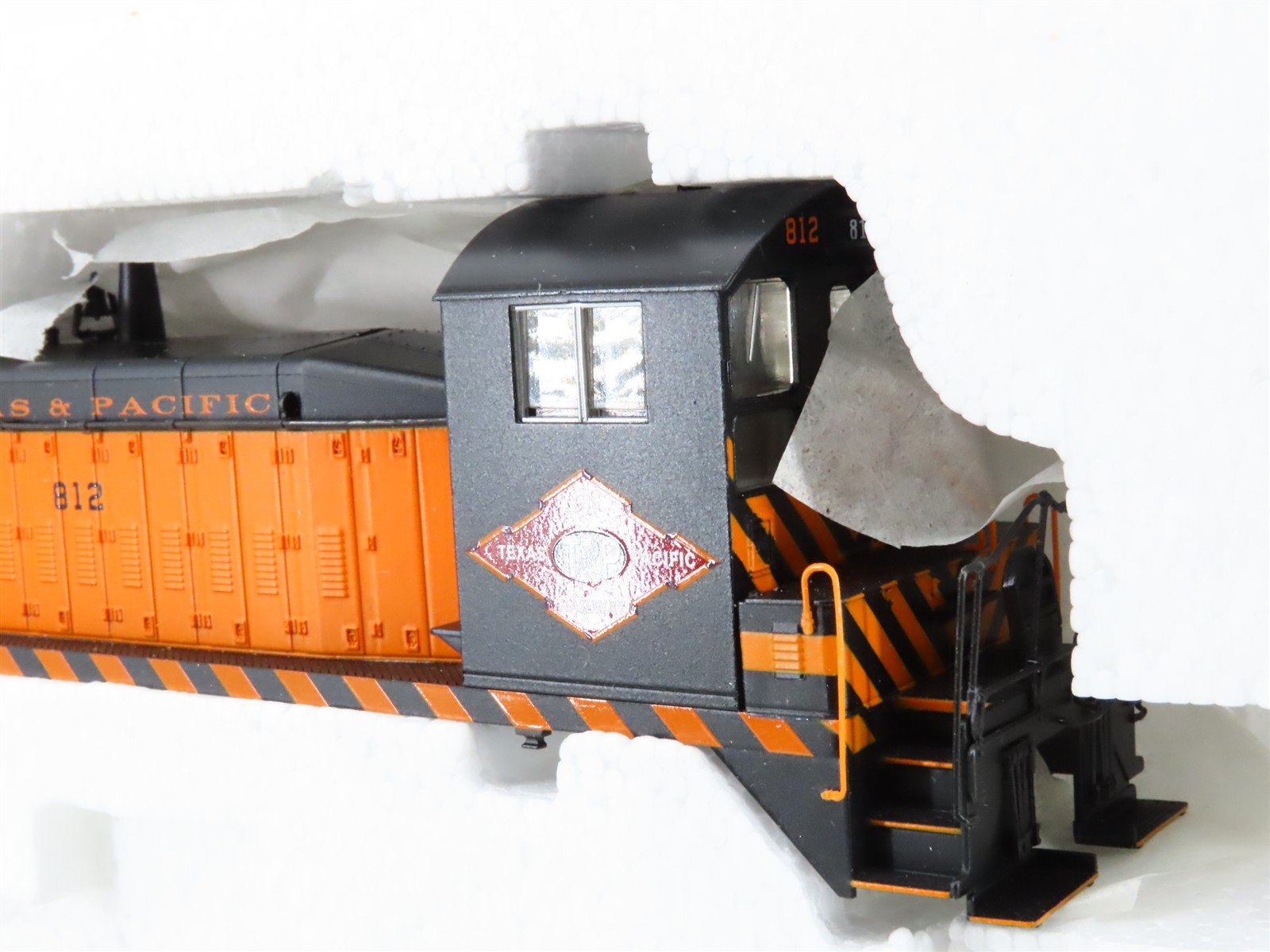 HO Scale Proto 2000 30095 T&P Texas & Pacific SW8/900/600 Diesel Locomotive #812