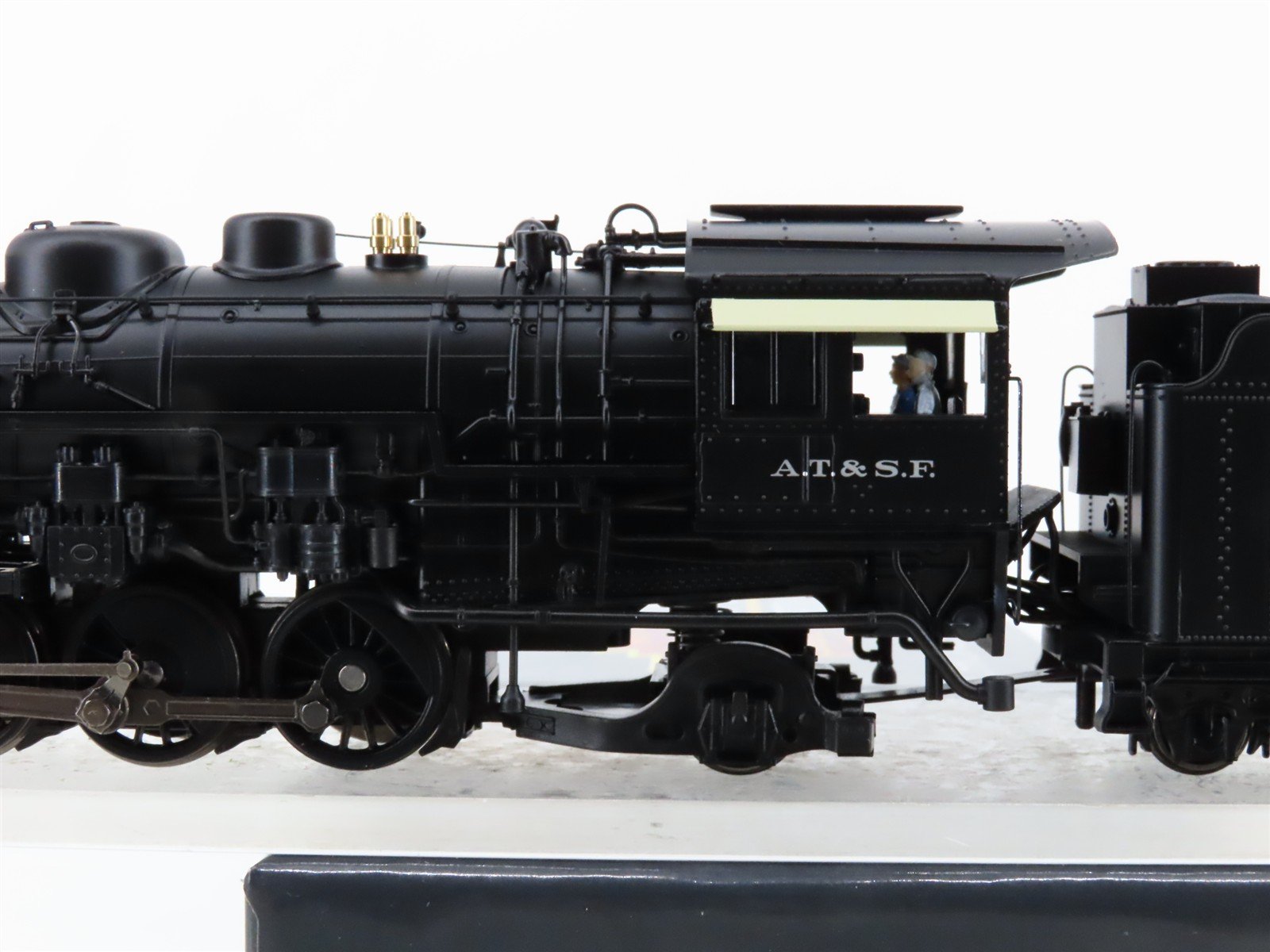 HO Scale Broadway Limited BLI 4761 ATSF Santa Fe 2-8-2 Steam #4041 wParagon4