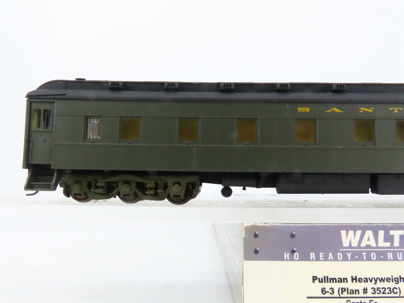 HO Scale Walthers 932-10402 ATSF Santa Fe Pullman Heavyweight Passenger Car